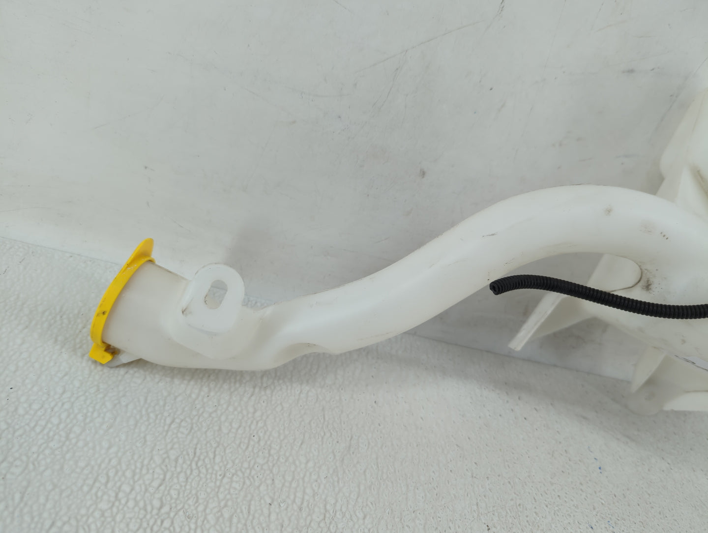 2008-2011 Ford Focus Radiator Coolant Overflow Expansion Tank Bottle - Oemusedautoparts1.com