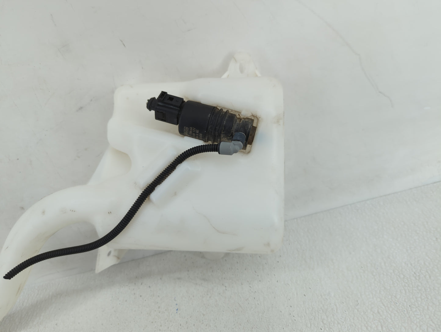 2008-2011 Ford Focus Radiator Coolant Overflow Expansion Tank Bottle - Oemusedautoparts1.com