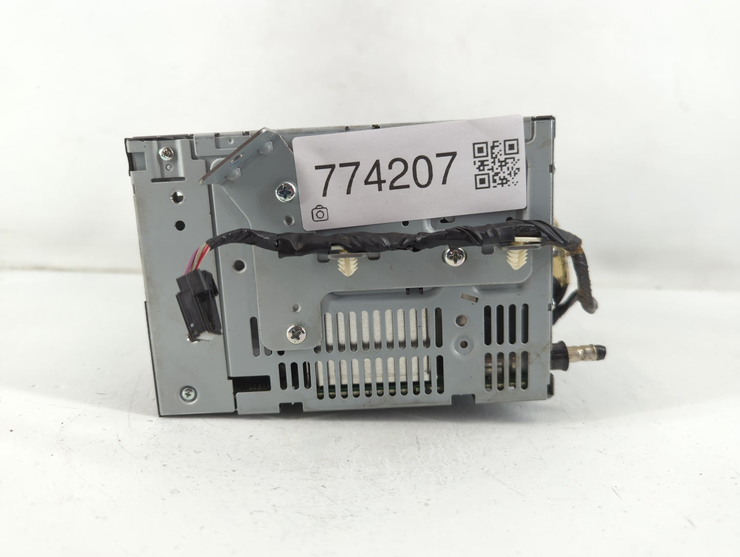 2010-2011 Ford Focus Radio AM FM Cd Player Receiver Replacement P/N:AS4T-19C157-AA Fits Fits 2010 2011 OEM Used Auto Parts -