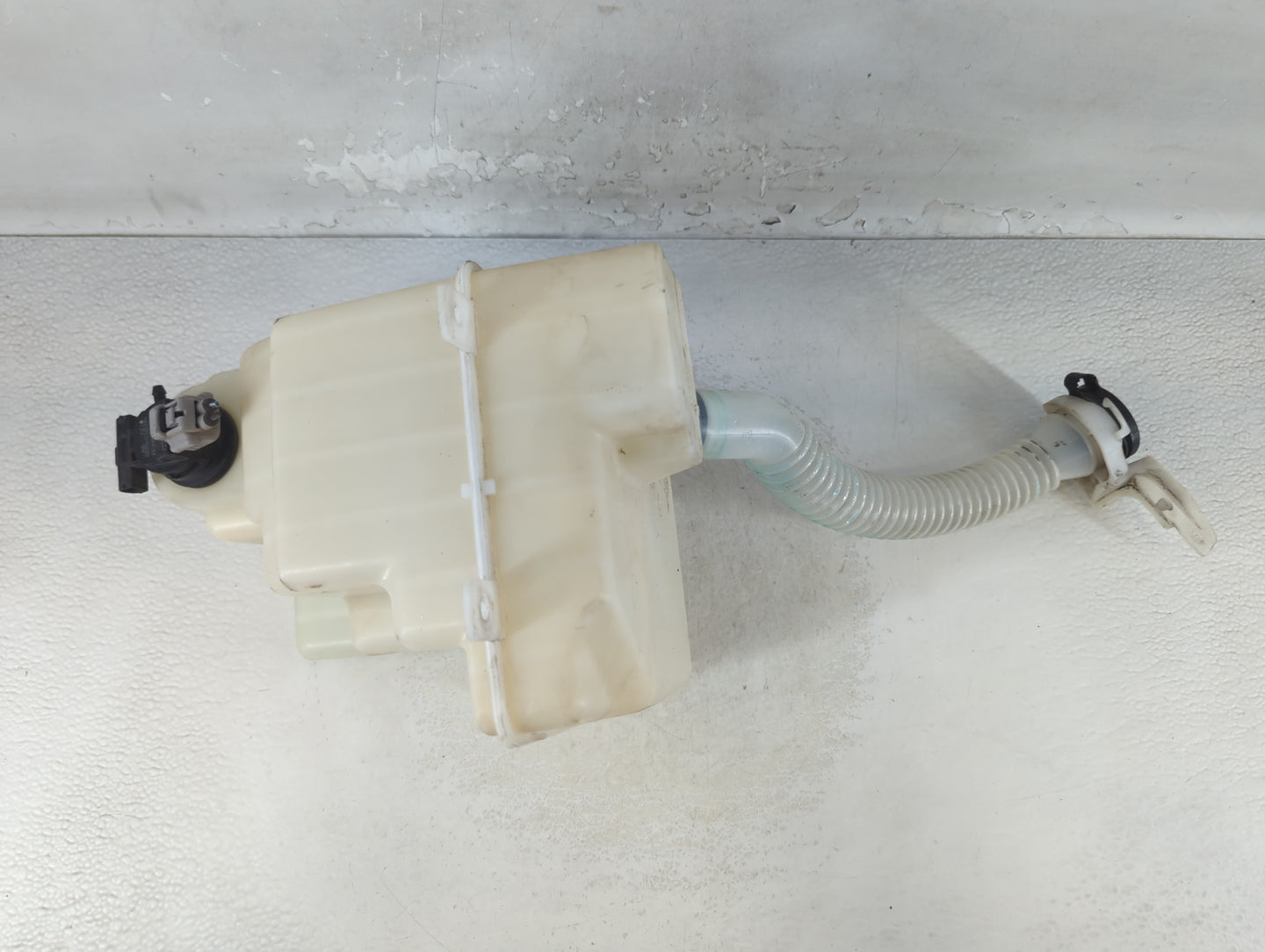2006-2012 Ford Fusion Windshield Washer Fluid Reservoir Bottle Oem - Oemusedautoparts1.com