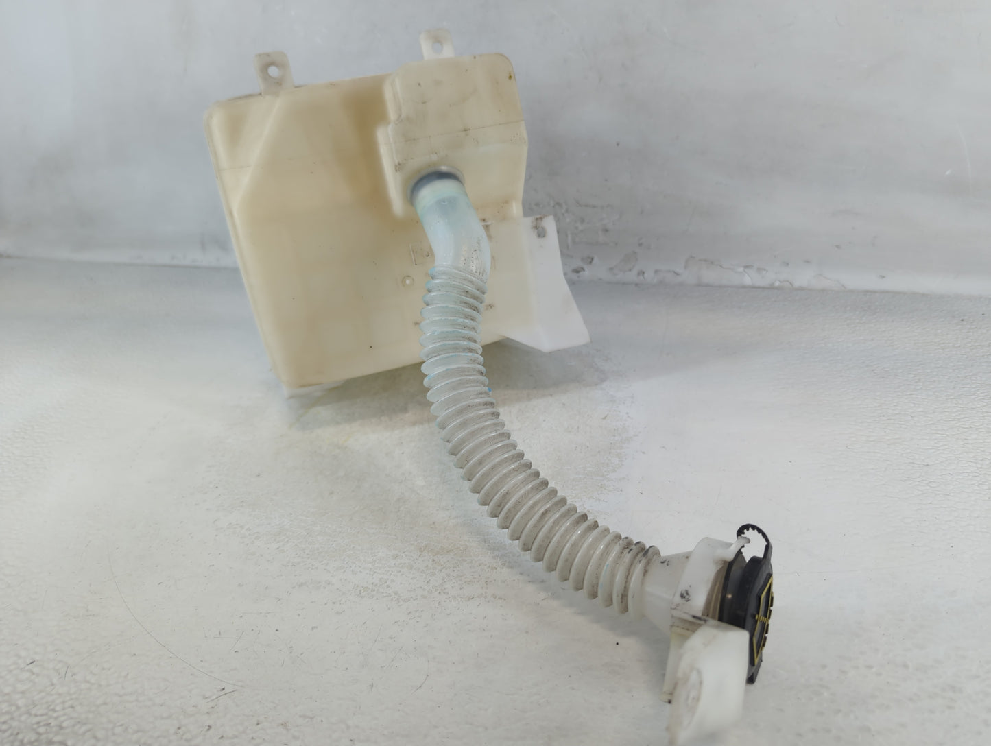 2006-2012 Ford Fusion Windshield Washer Fluid Reservoir Bottle Oem - Oemusedautoparts1.com