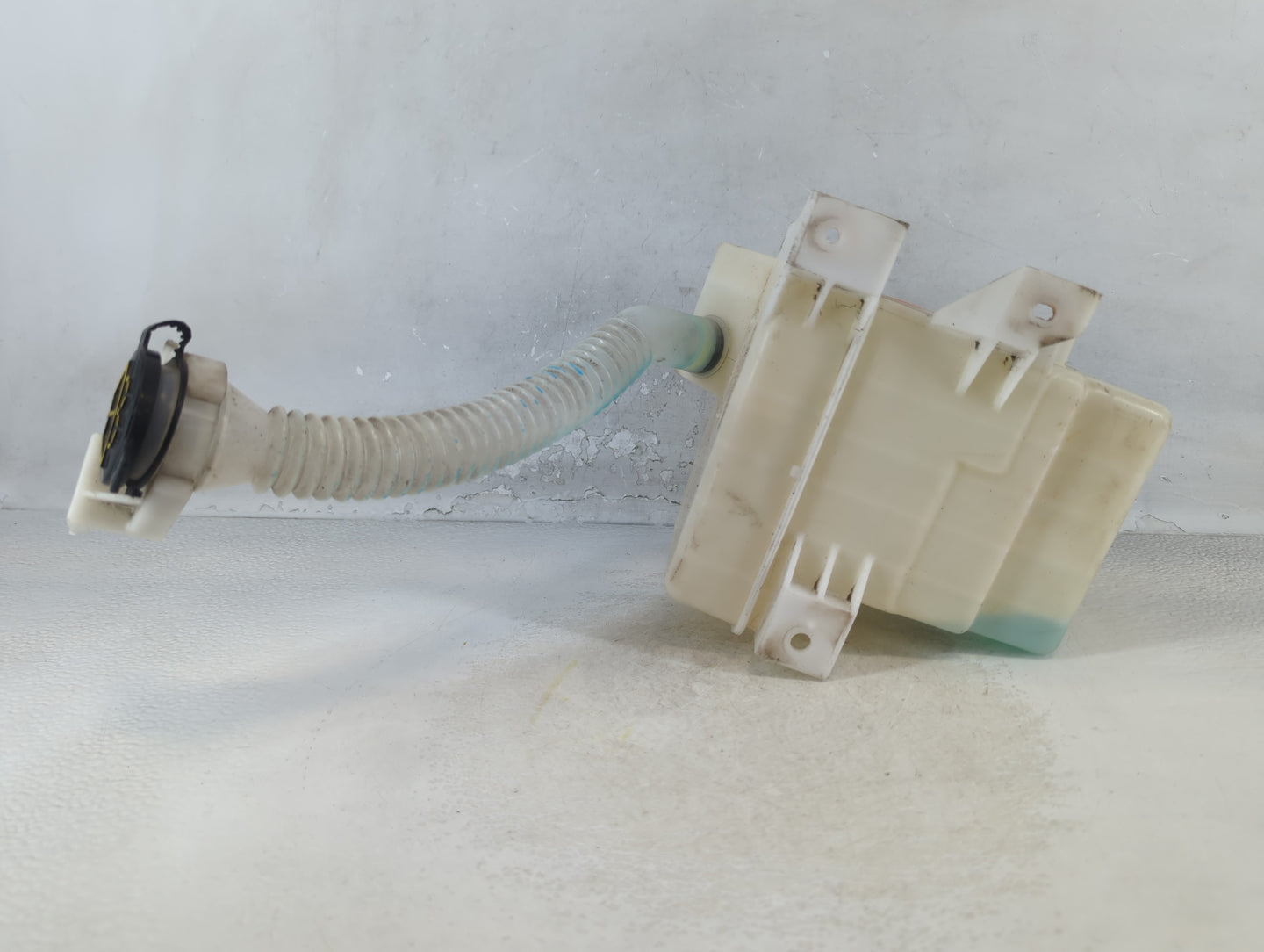 2006-2012 Ford Fusion Windshield Washer Fluid Reservoir Bottle Oem - Oemusedautoparts1.com