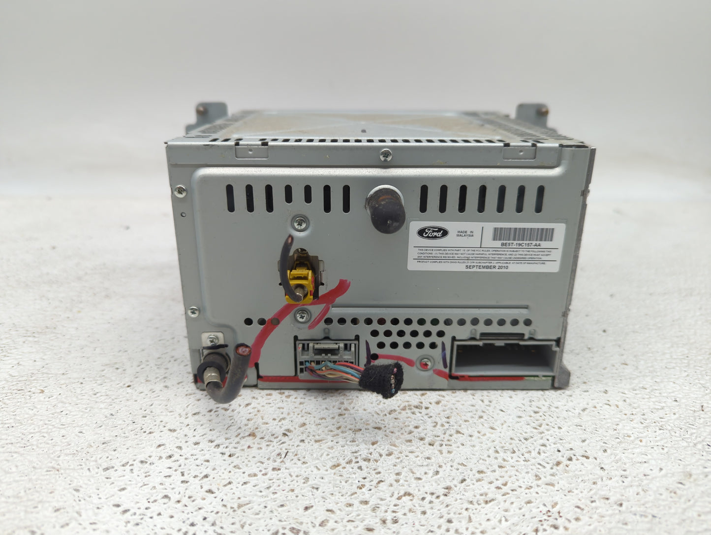 2011-2012 Ford Fusion Radio AM FM Cd Player Receiver Replacement P/N:BE5T-19C157-AA Fits Fits 2011 2012 OEM Used Auto Parts 