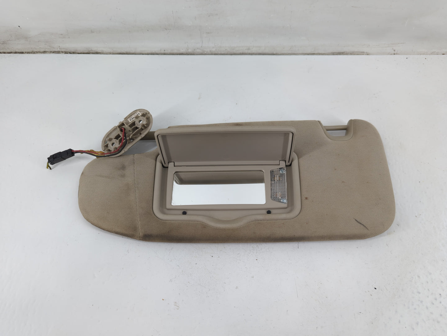 2010-2012 Ford Fusion Sun Visor Shade Replacement Driver Left Mirror Fits Fits 2010 2011 2012 OEM Used Auto Parts - Oemuseda