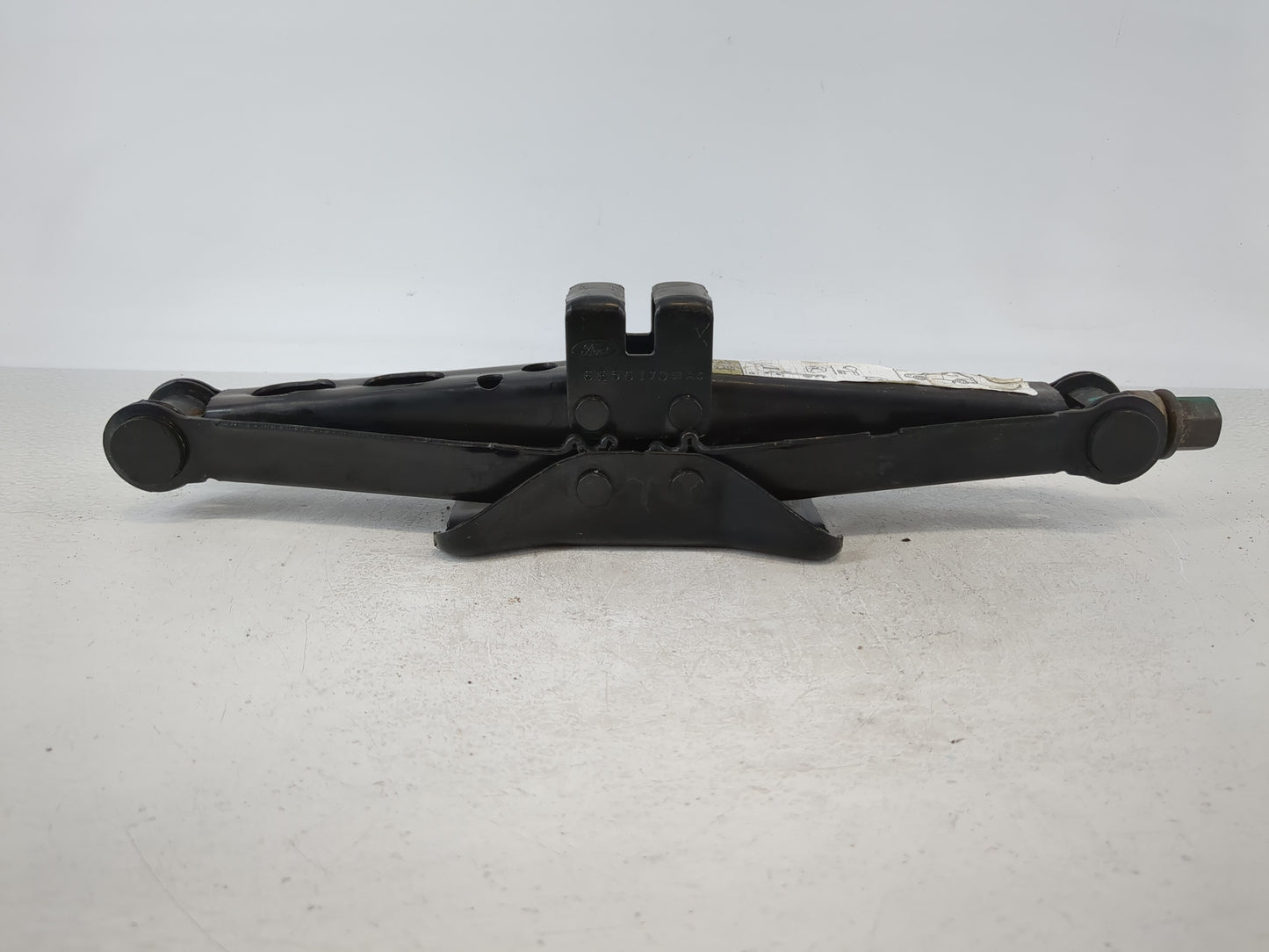 2011 Ford Fusion Spare Scissor Car Jack 1100772 - Oemusedautoparts1.com
