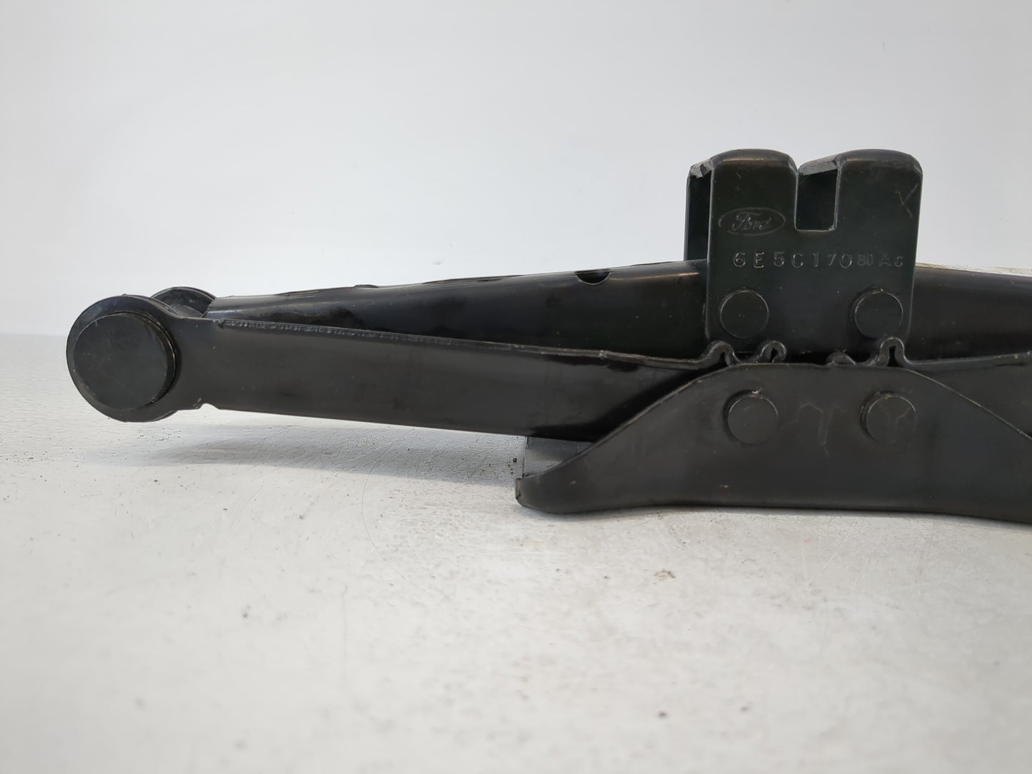 2011 Ford Fusion Spare Scissor Car Jack 1100772 - Oemusedautoparts1.com