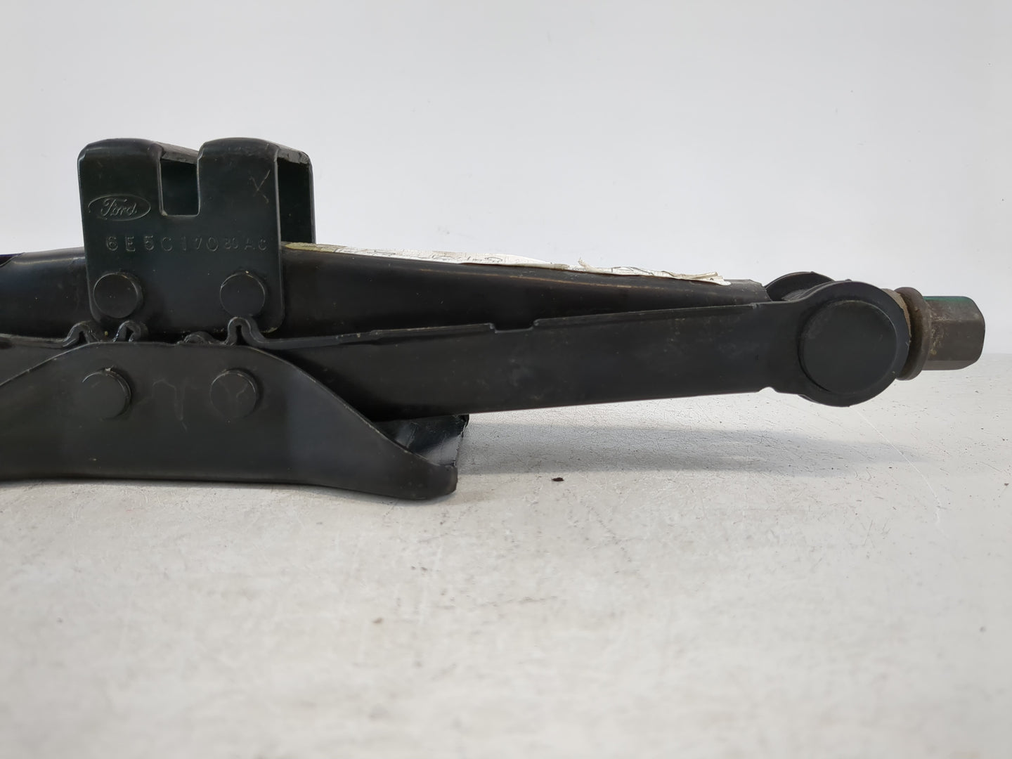 2011 Ford Fusion Spare Scissor Car Jack 1100772 - Oemusedautoparts1.com