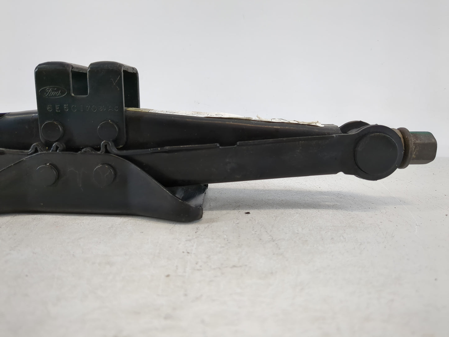 2011 Ford Fusion Spare Scissor Car Jack 1100772 - Oemusedautoparts1.com
