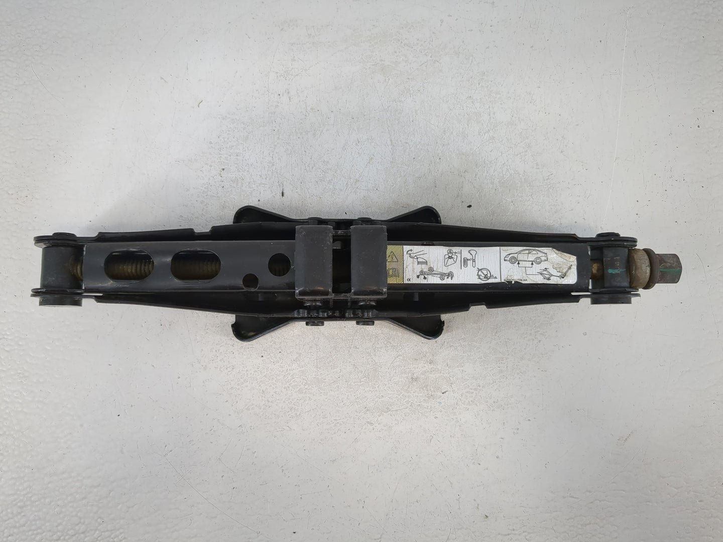 2011 Ford Fusion Spare Scissor Car Jack 1100772 - Oemusedautoparts1.com