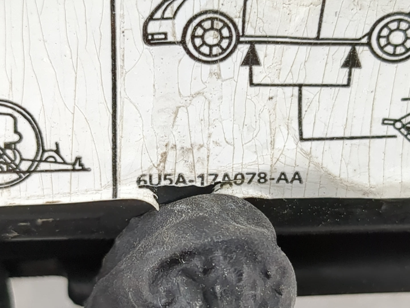 2011 Ford Fusion Spare Scissor Car Jack 1100772 - Oemusedautoparts1.com