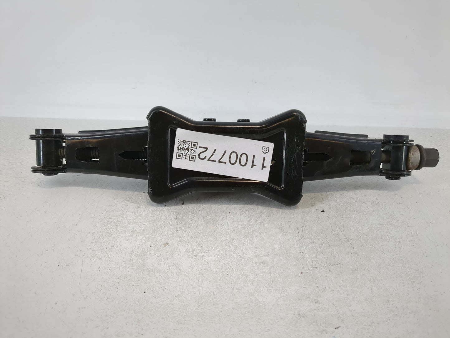 2011 Ford Fusion Spare Scissor Car Jack 1100772 - Oemusedautoparts1.com