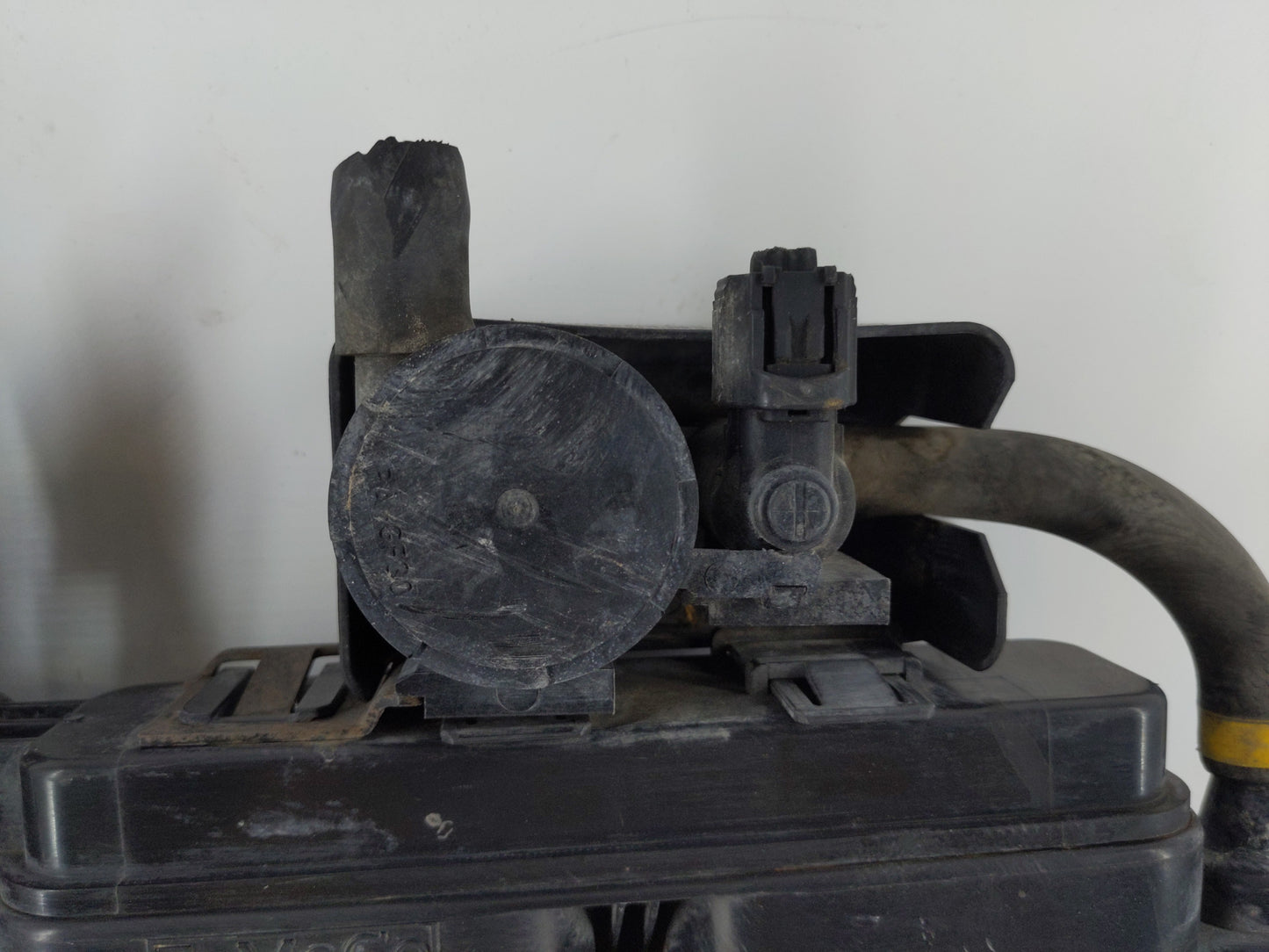 2011 Ford Fusion Fuel Vapor Charcoal Canister - Oemusedautoparts1.com