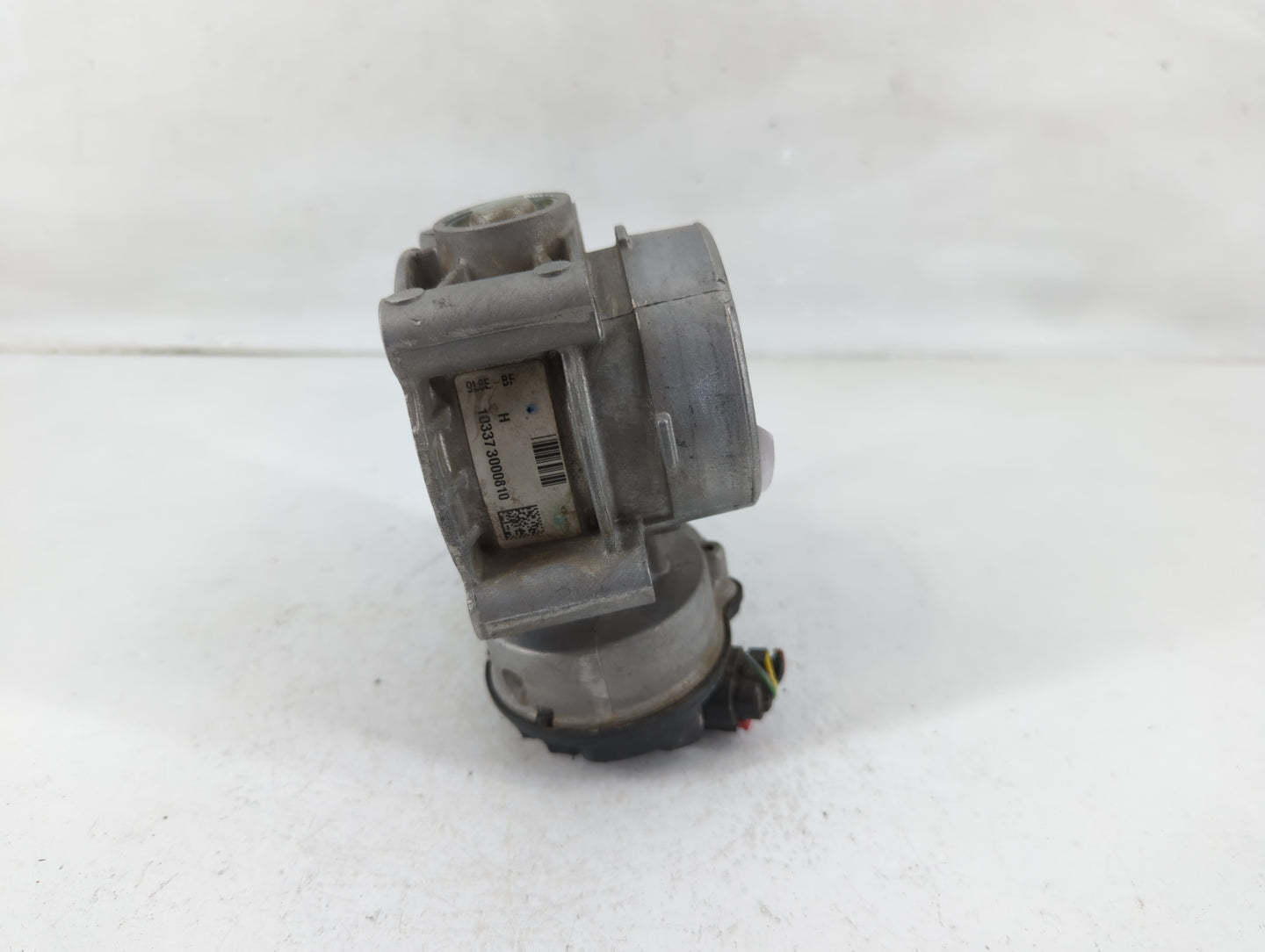 2010-2012 Ford Fusion Throttle Body P/N:9L8E-BF Fits Fits 2009 2010 2011 2012 OEM Used Auto Parts - Oemusedautoparts1.com