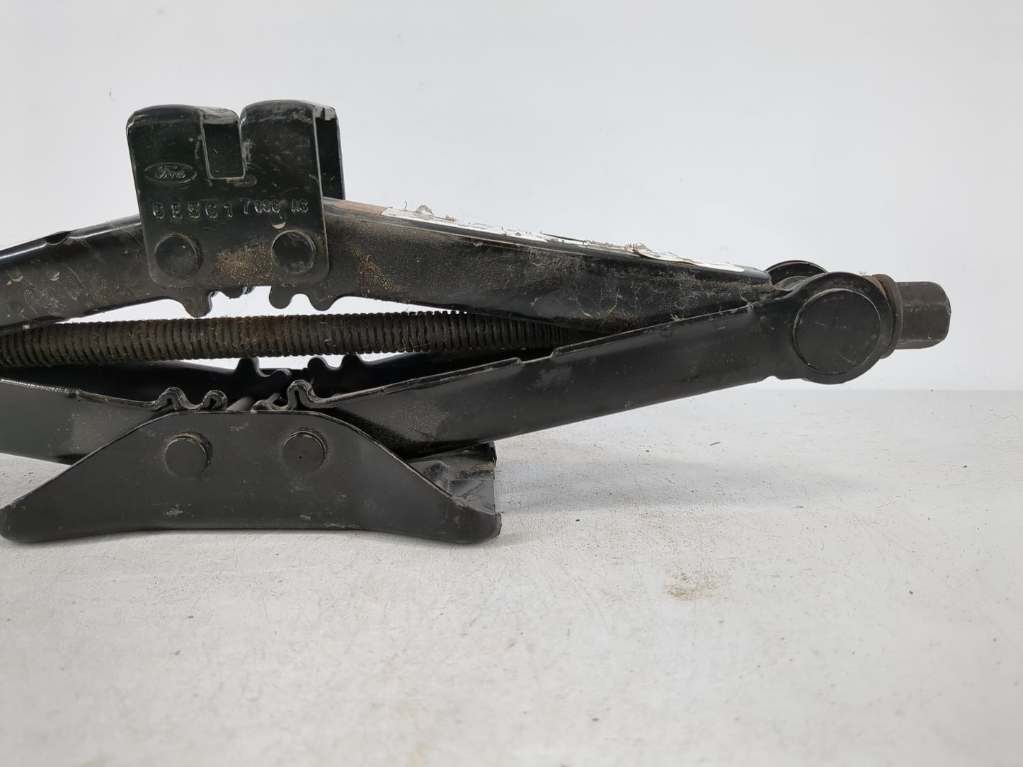 2011 Ford Fusion Spare Scissor Car Jack - Oemusedautoparts1.com