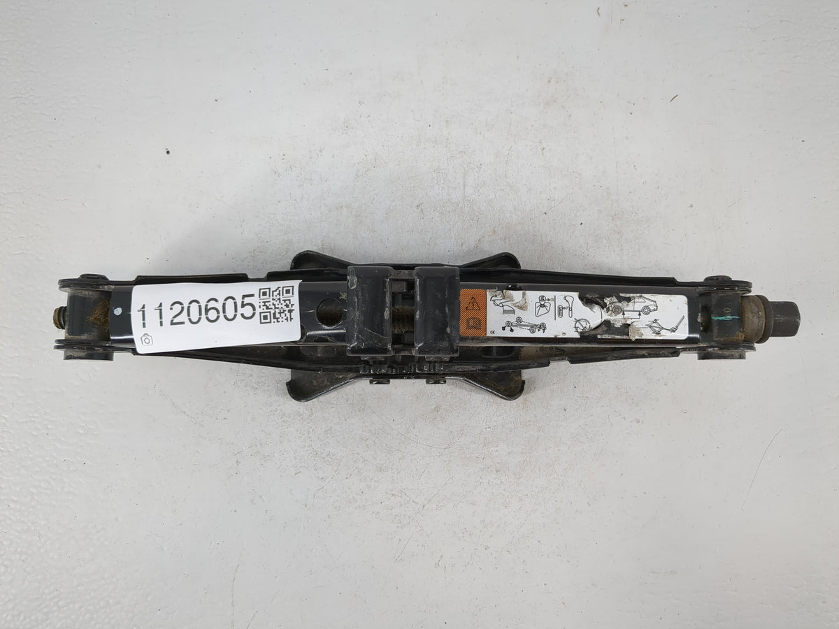 2011 Ford Fusion Spare Scissor Car Jack 1120605 - Oemusedautoparts1.com