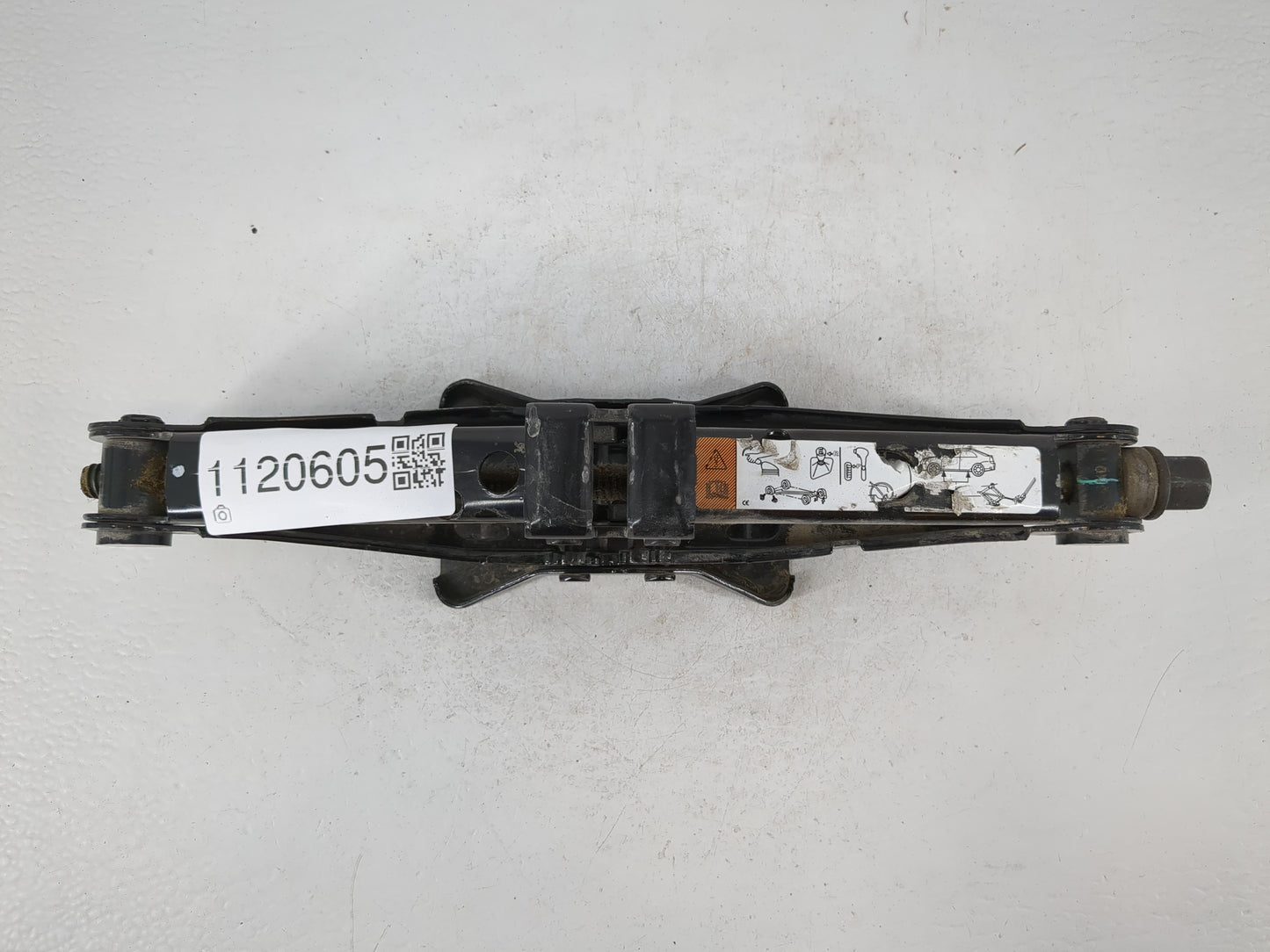 2011 Ford Fusion Spare Scissor Car Jack 1120605 - Oemusedautoparts1.com