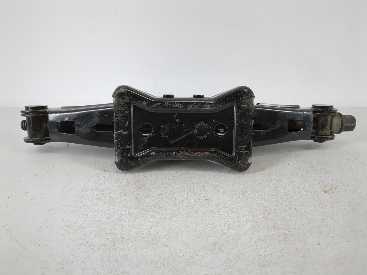 2011 Ford Fusion Spare Scissor Car Jack 1120605 - Oemusedautoparts1.com