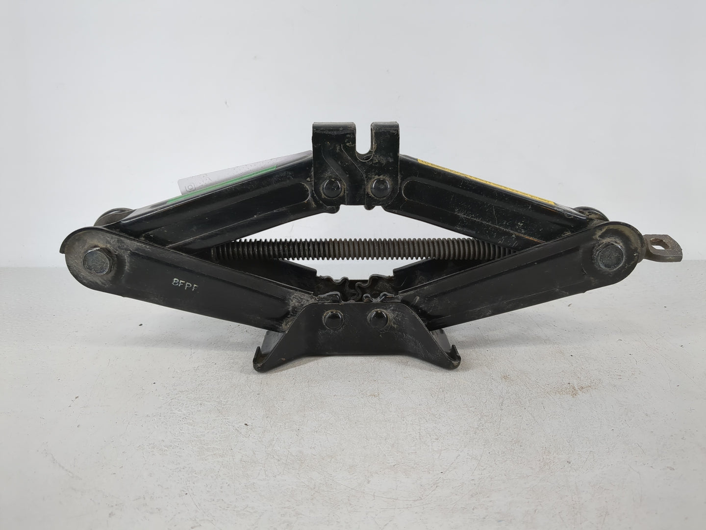 2011 Ford Fusion Spare Scissor Car Jack 1120617 - Oemusedautoparts1.com