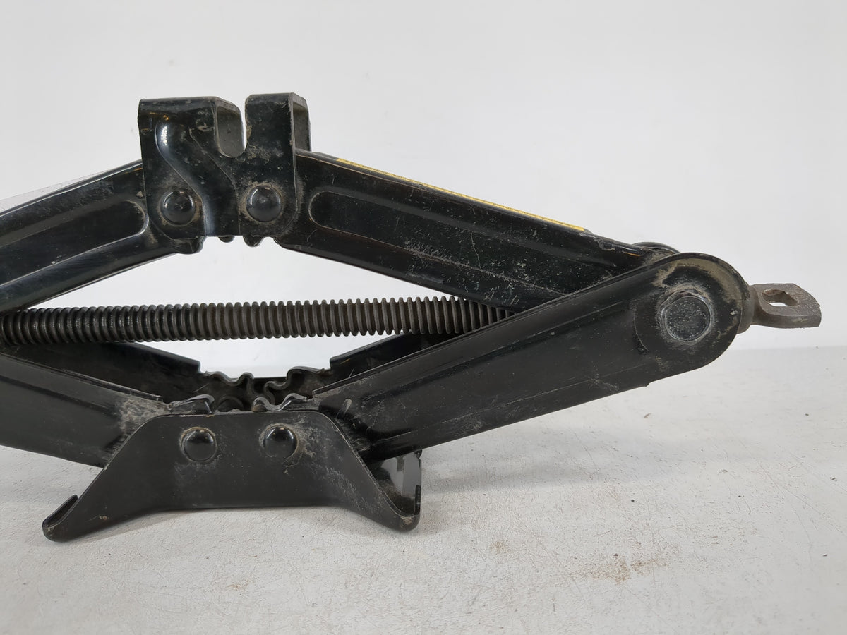 2011 Ford Fusion Spare Scissor Car Jack 1120617 - Oemusedautoparts1.com