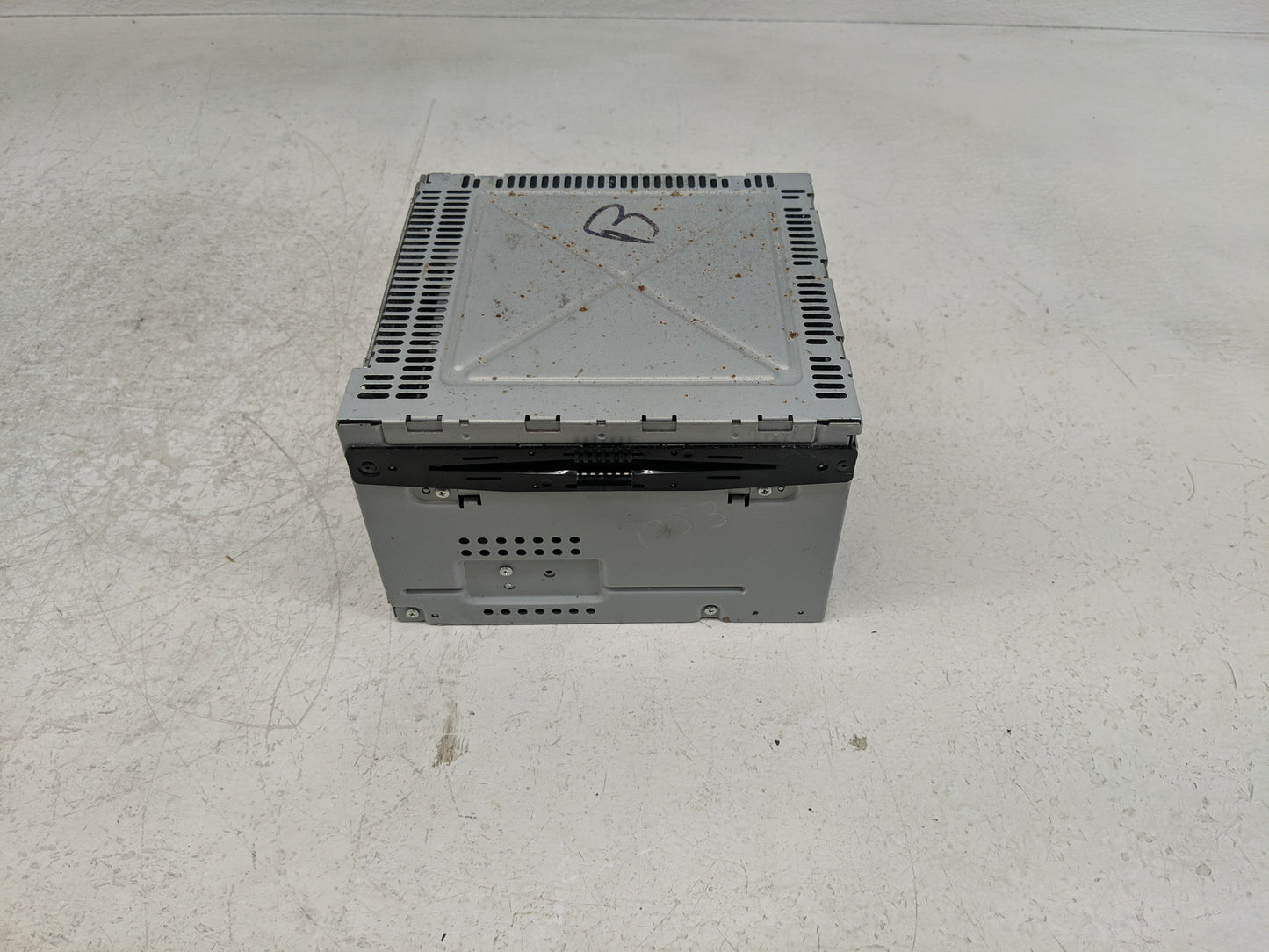 2011-2012 Ford Fusion Radio AM FM Cd Player Receiver Replacement P/N:BE5T-18D822-AB Fits Fits 2011 2012 OEM Used Auto Parts 