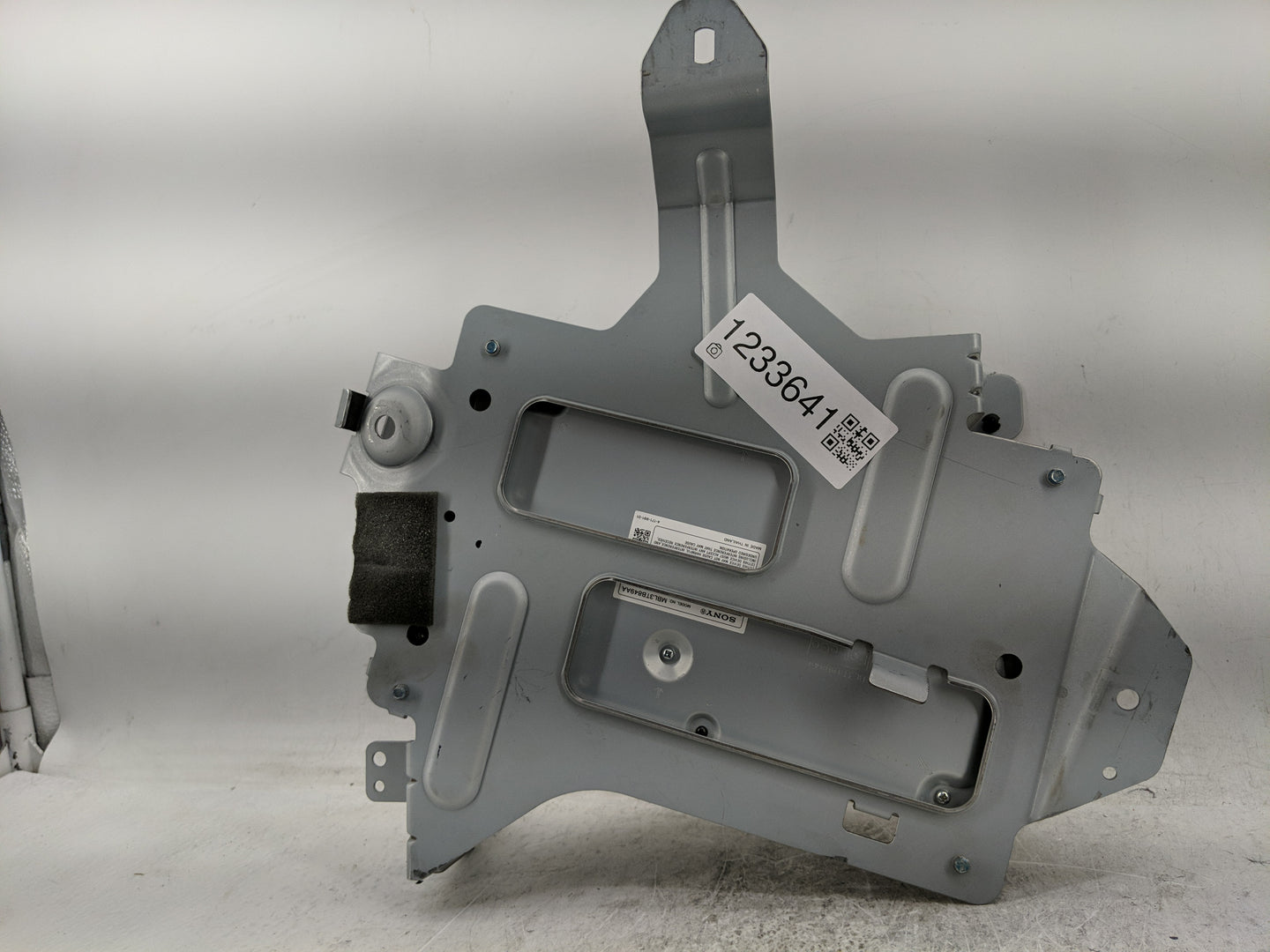 2011 Ford Fusion Radio AM FM Cd Player Receiver Replacement Fits OEM Used Auto Parts - Oemusedautoparts1.com