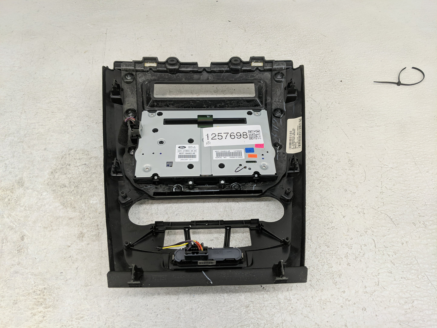 2010-2012 Ford Fusion Radio AM FM Cd Player Receiver Replacement P/N:9E5T-18A802-AE Fits Fits 2010 2011 2012 OEM Used Auto P