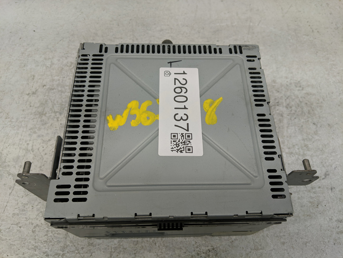 2011-2012 Ford Fusion Radio AM FM Cd Player Receiver Replacement P/N:BE5T-18D822-AA Fits Fits 2011 2012 OEM Used Auto Parts 