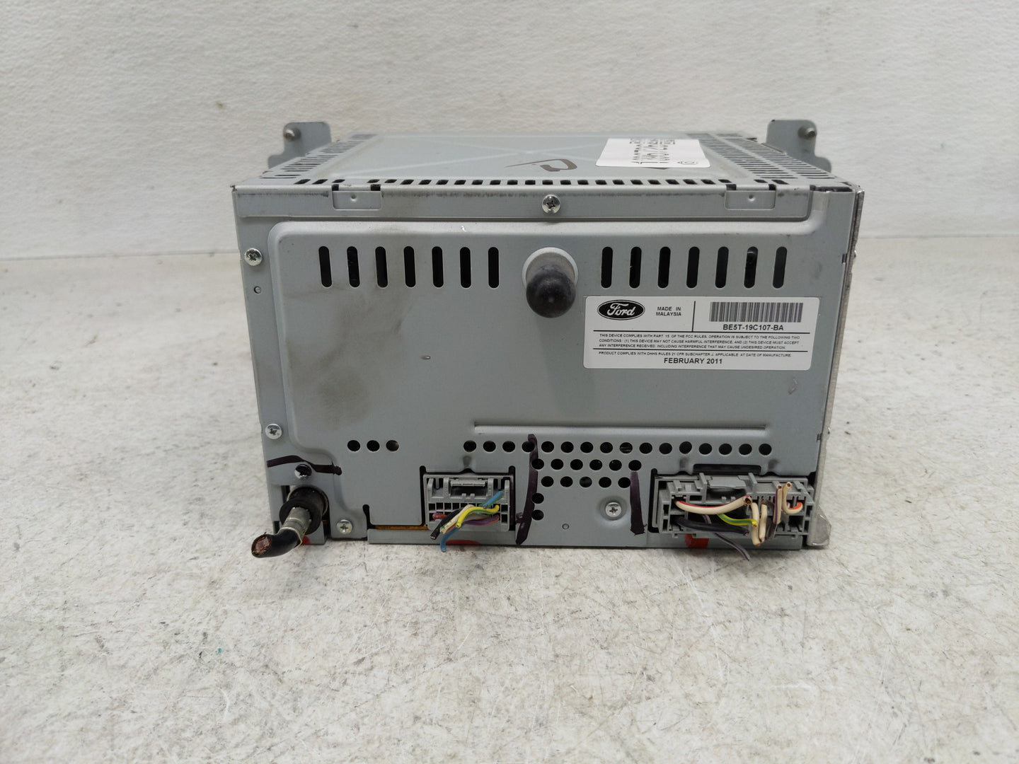 2011-2012 Ford Fusion Radio AM FM Cd Player Receiver Replacement P/N:BE5T-19C107-BA Fits Fits 2011 2012 OEM Used Auto Parts 