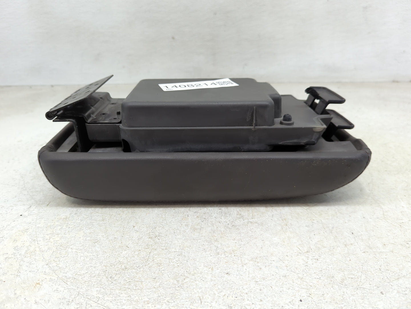 2011 Ford Fusion Center Console Armrest Cover Lid P/N:6E53-64045074-AA 6E53-5406050-AA Fits OEM Used Auto Parts - Oemusedaut