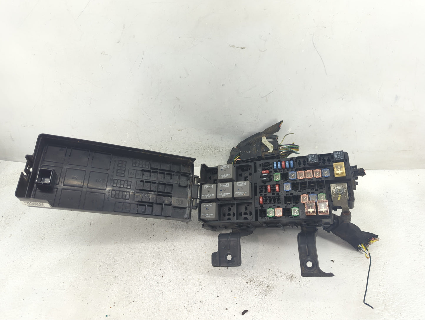 2010-2012 Ford Fusion Fusebox Fuse Box Panel Relay Module P/N:BE5T-14290-E Fits Fits 2010 2011 2012 OEM Used Auto Parts - Oe