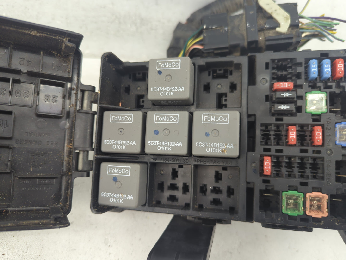 2010-2012 Ford Fusion Fusebox Fuse Box Panel Relay Module P/N:BE5T-14290-E Fits Fits 2010 2011 2012 OEM Used Auto Parts - Oe