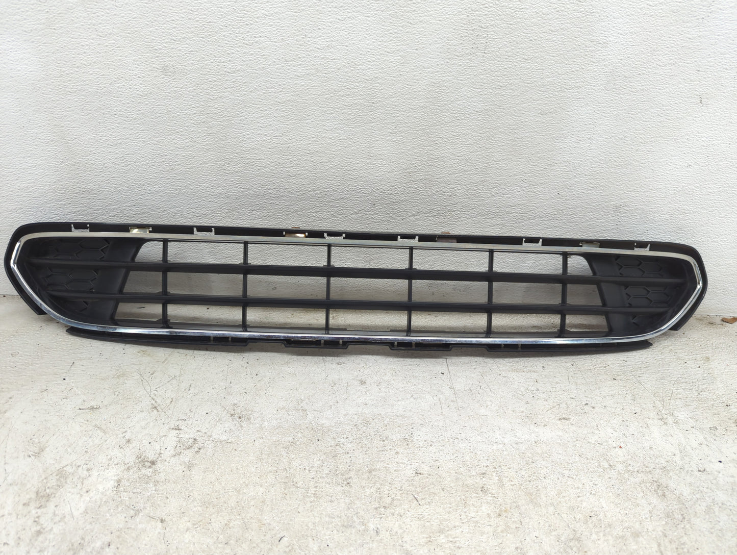 2011 Ford Fusion Front Grille Bumper Not Included Black - Oemusedautoparts1.com