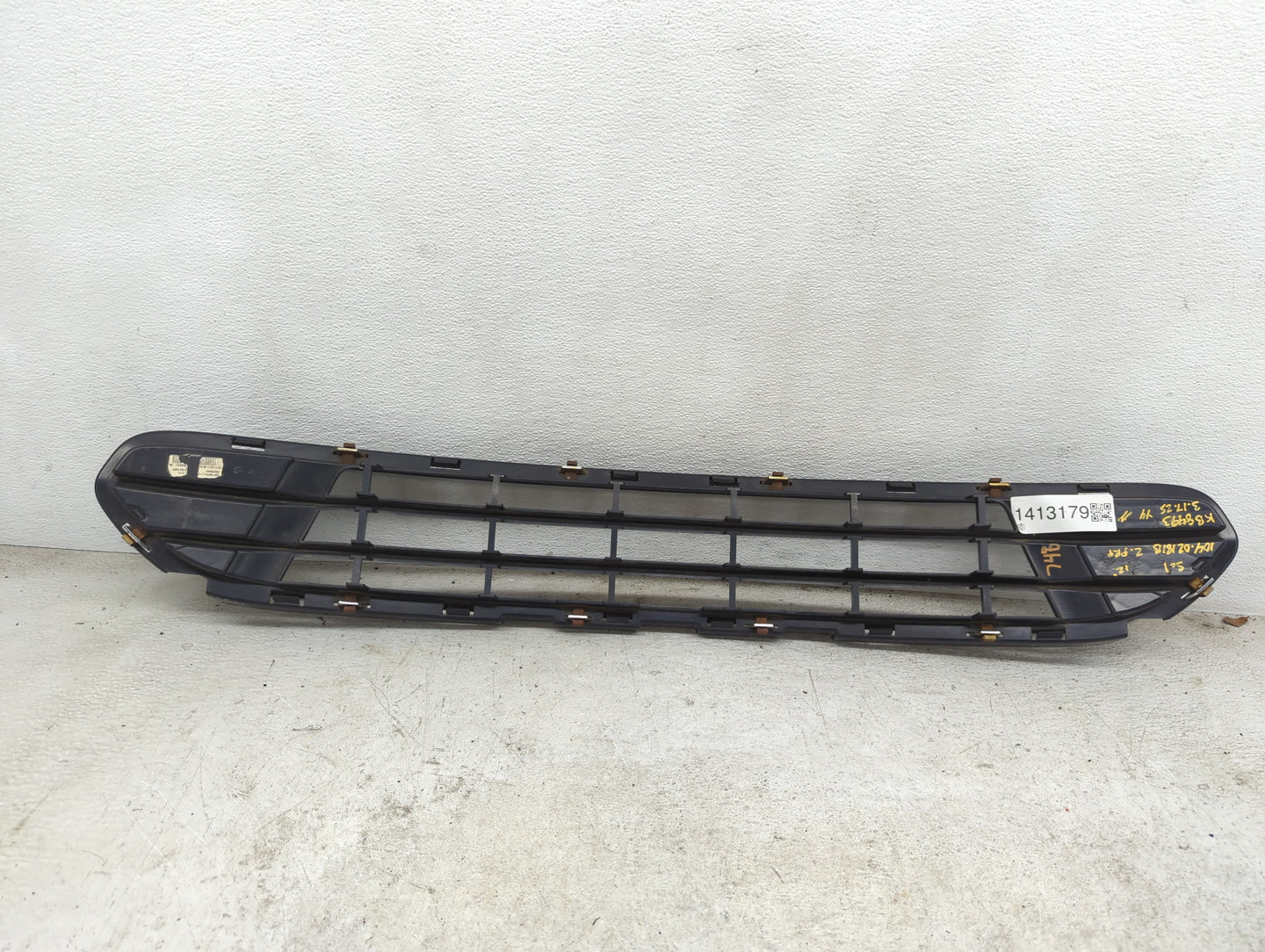 2011 Ford Fusion Front Grille Bumper Not Included Black - Oemusedautoparts1.com