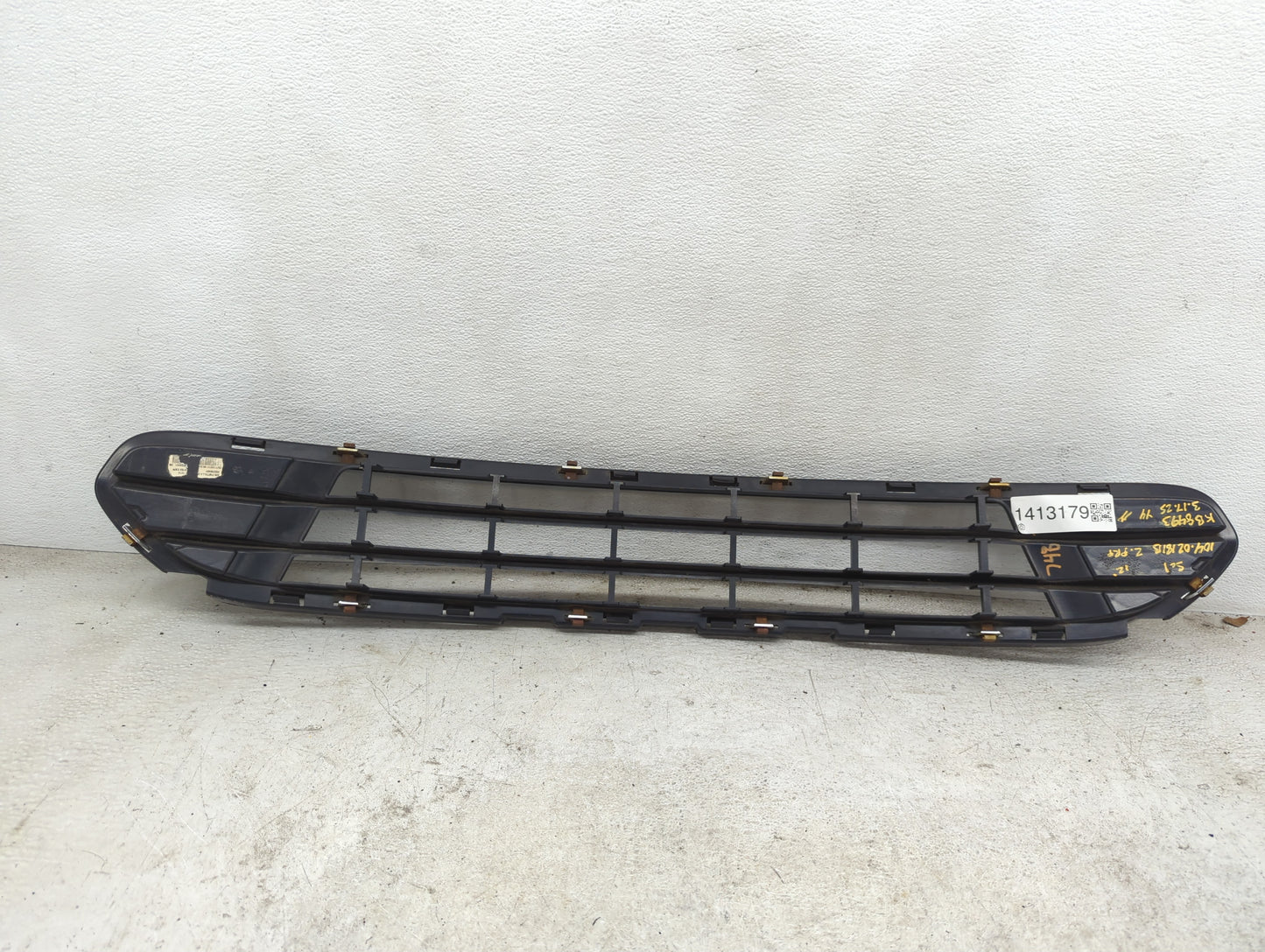 2011 Ford Fusion Front Grille Bumper Not Included Black - Oemusedautoparts1.com