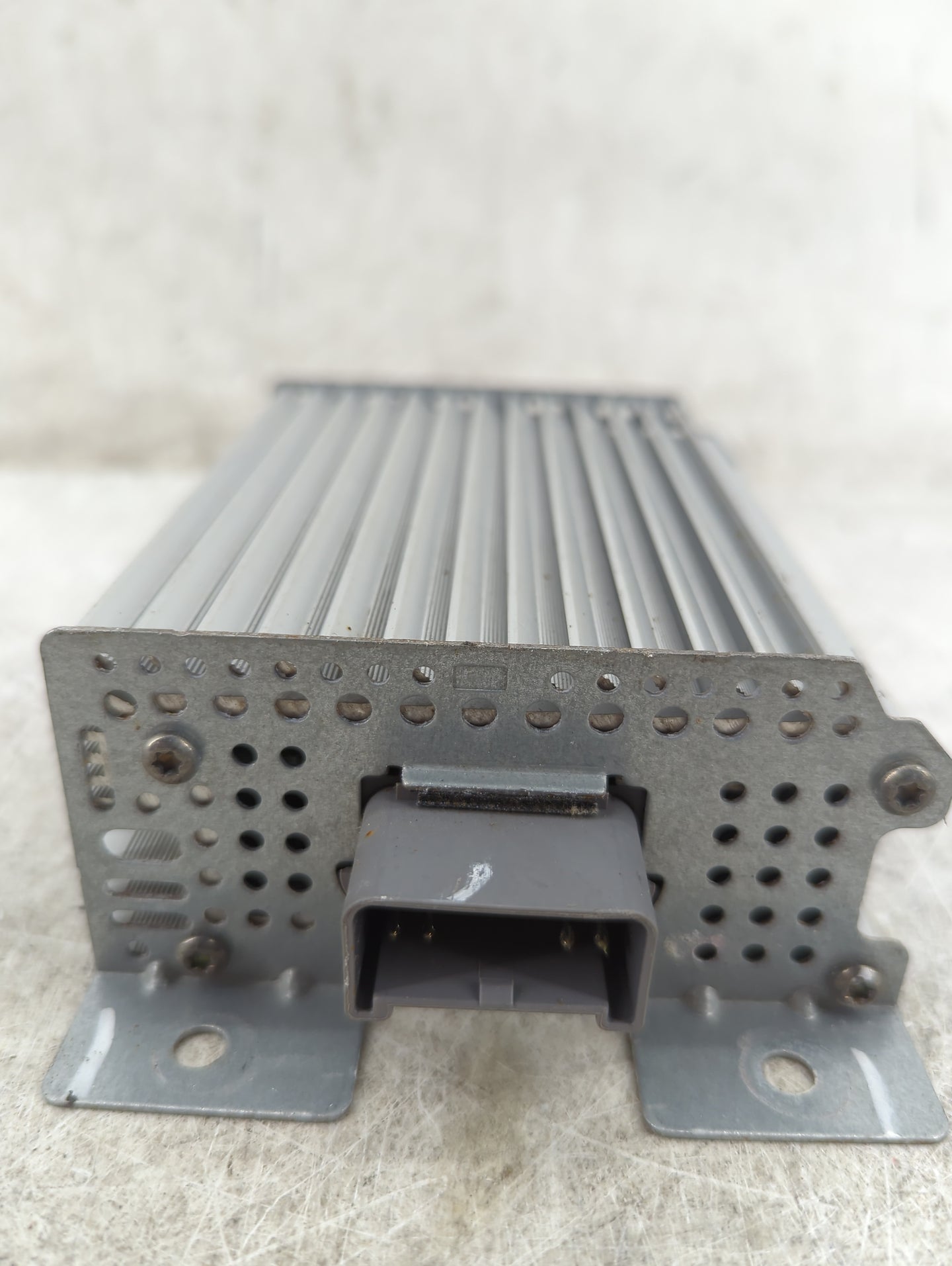 2010-2012 Ford Fusion Radio Speaker Amplifier Ba1t-18c808-aa - Oemusedautoparts1.com