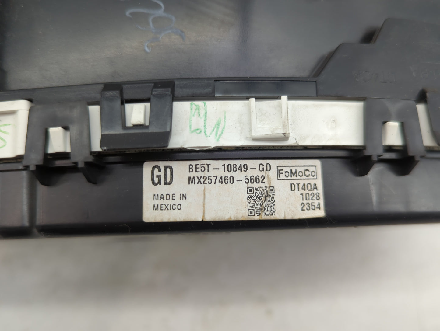 2011-2012 Ford Fusion Instrument Cluster Speedometer Gauges P/N:BE5T-10849-GD Miles:145K Fits Fits 2011 2012 OEM Used Auto P