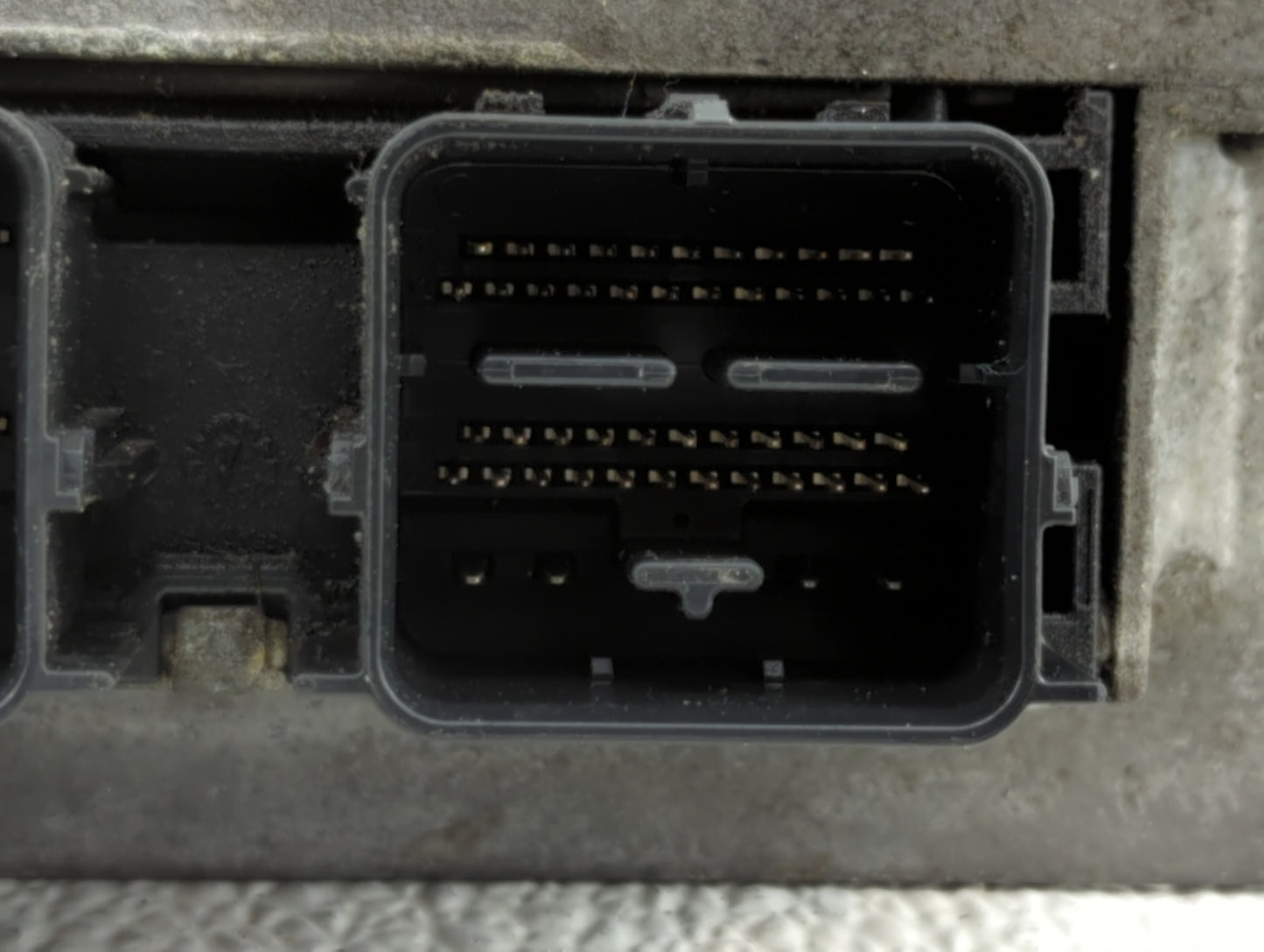 2011 Ford Fusion PCM Engine Control Computer ECU ECM PCU OEM P/N:AE5A-12A650-DFC AE5A-12A650-EPD, AE5A-12A650-EPB Fits OEM U