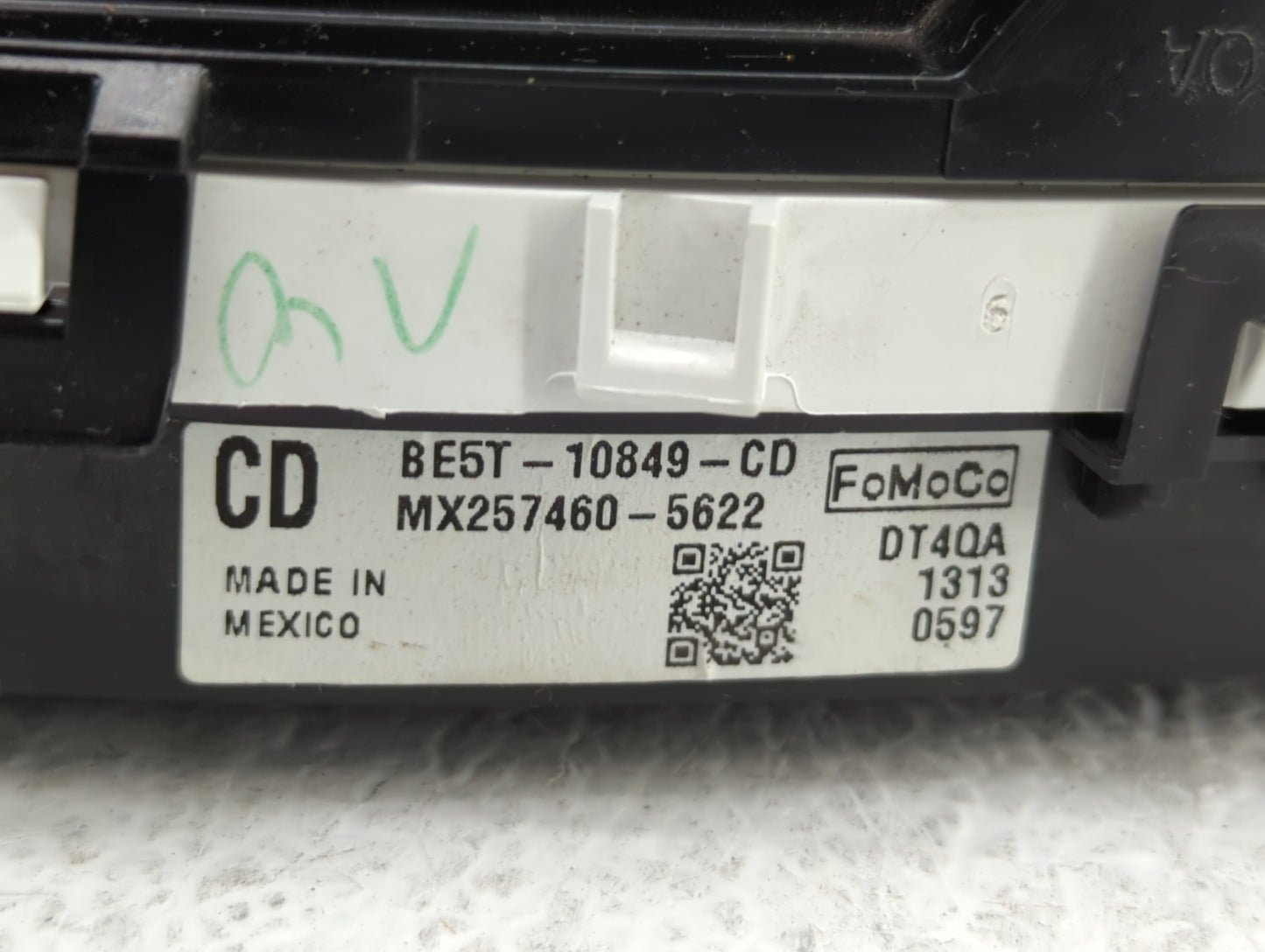 2011-2012 Ford Fusion Instrument Cluster Speedometer Gauges P/N:BE5T-10849-CD Fits Fits 2011 2012 OEM Used Auto Parts - Oemu