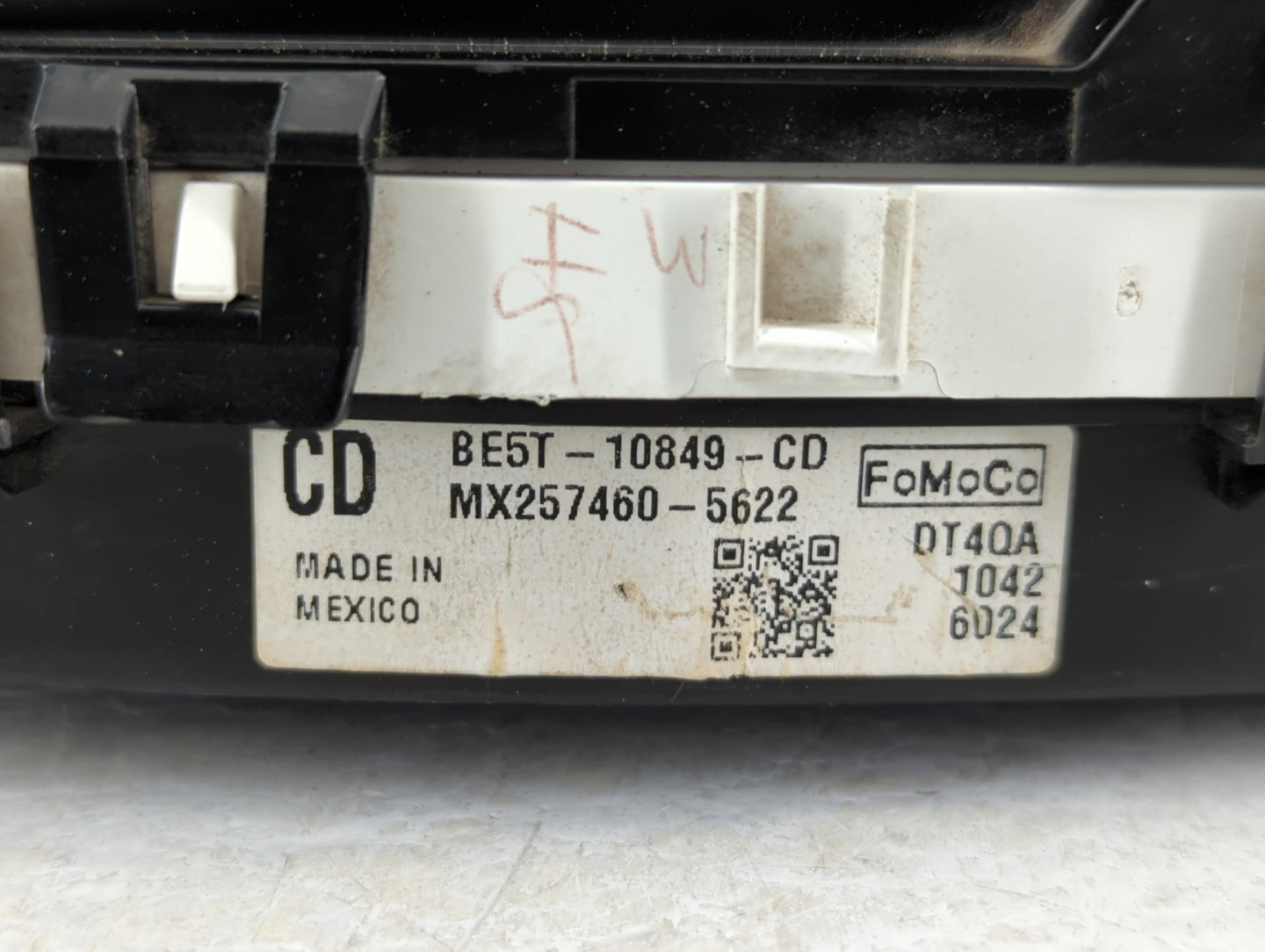 2011-2012 Ford Fusion Instrument Cluster Speedometer Gauges P/N:BE5T-10849-CD Miles: Fits Fits 2011 2012 OEM Used Auto Parts