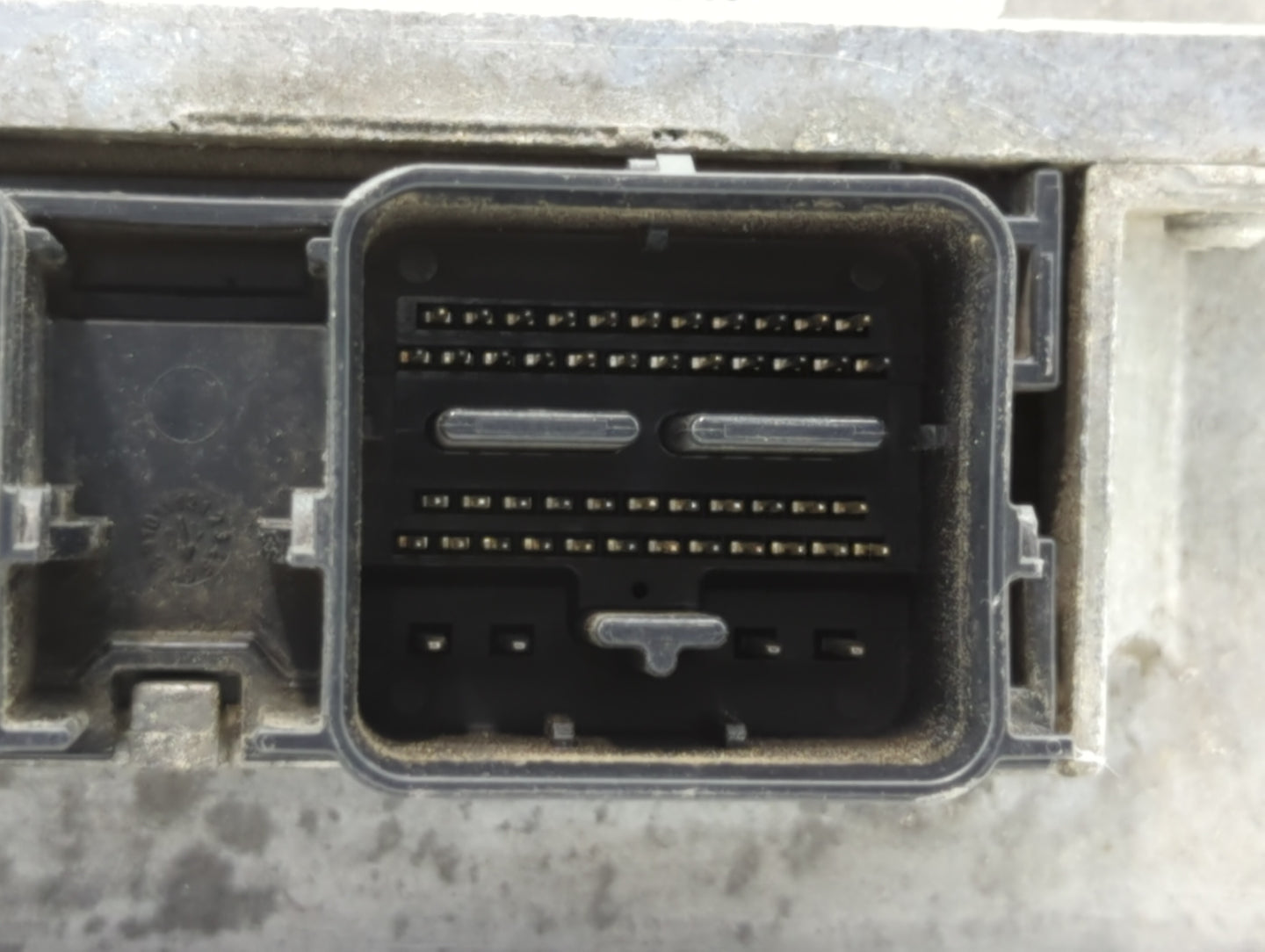 2011 Ford Fusion PCM Engine Control Computer ECU ECM PCU OEM P/N:AE5A-12A650-DFC AE5A-12A650-EPD, AE5A-12A650-EPB Fits OEM U