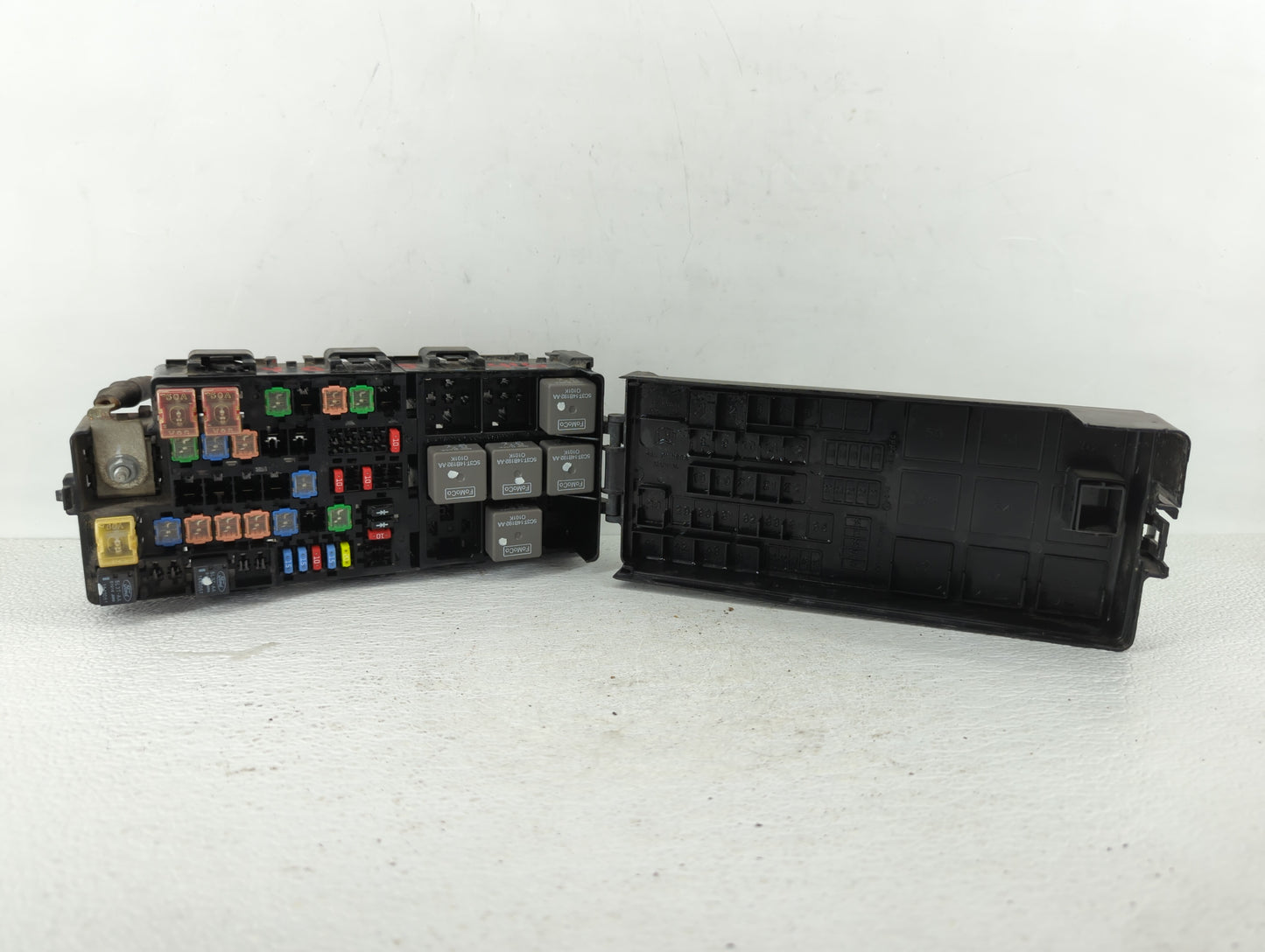 2010-2012 Ford Fusion Fusebox Fuse Box Panel Relay Module P/N:BE5T-14290-F Fits Fits 2010 2011 2012 OEM Used Auto Parts - Oe