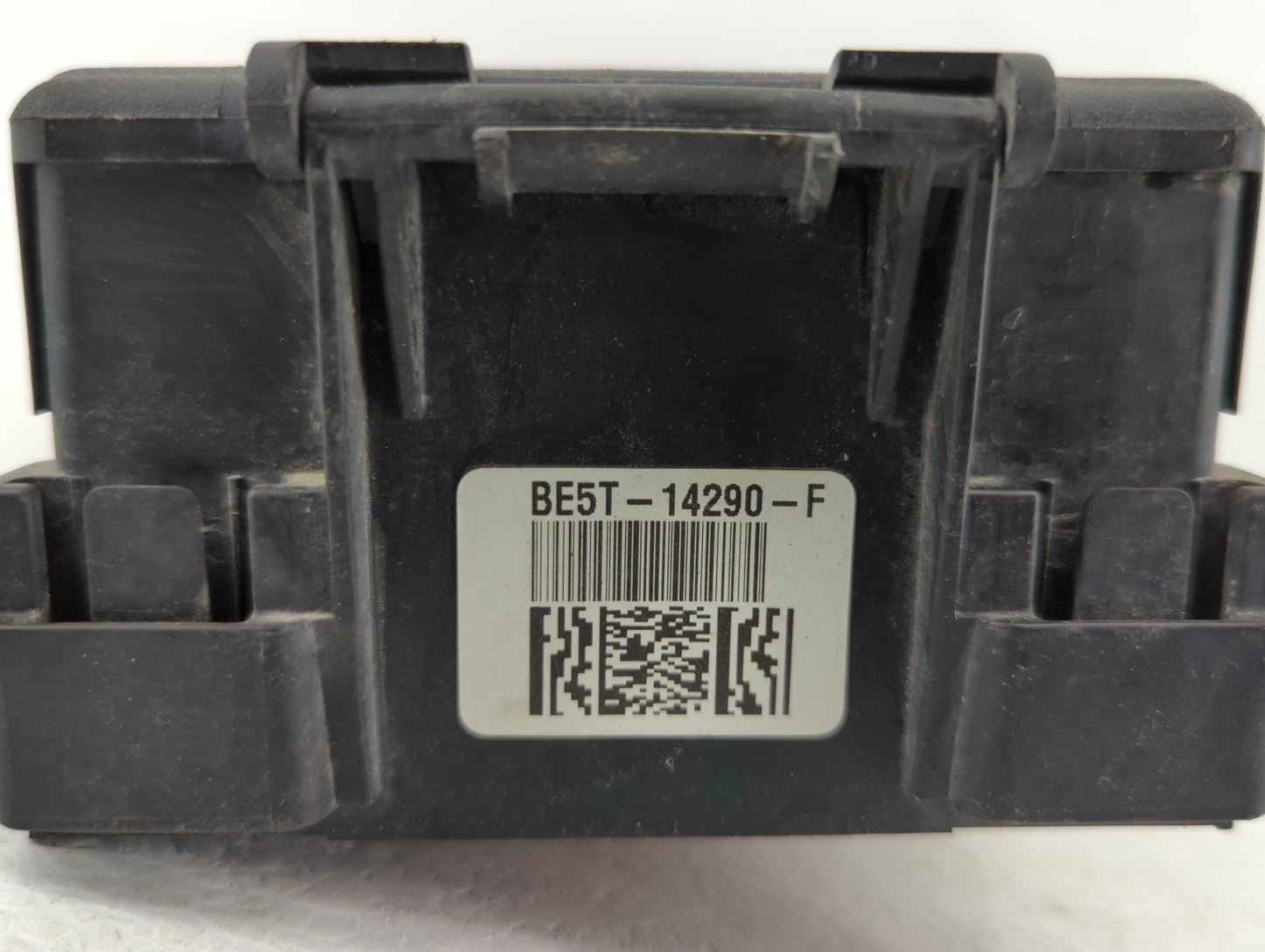 2010-2012 Ford Fusion Fusebox Fuse Box Panel Relay Module P/N:BE5T-14290-F Fits Fits 2010 2011 2012 OEM Used Auto Parts - Oe