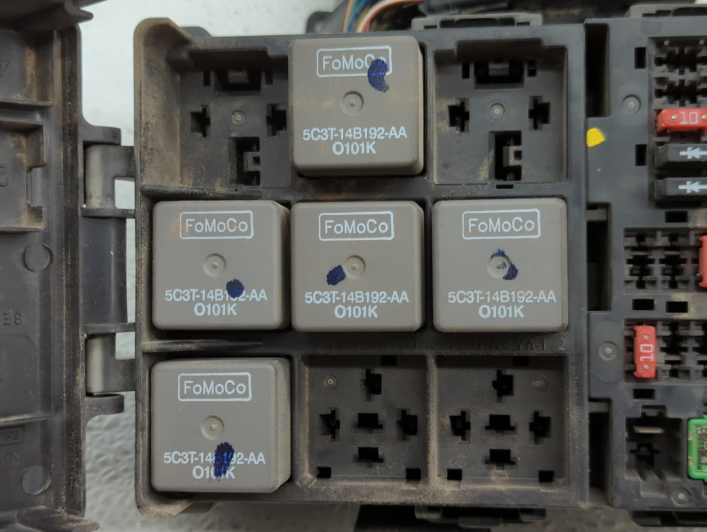2010-2012 Ford Fusion Fusebox Fuse Box Panel Relay Module P/N:7E5T-14A003-BA AE5T-14290-E Fits Fits 2010 2011 2012 OEM Used 