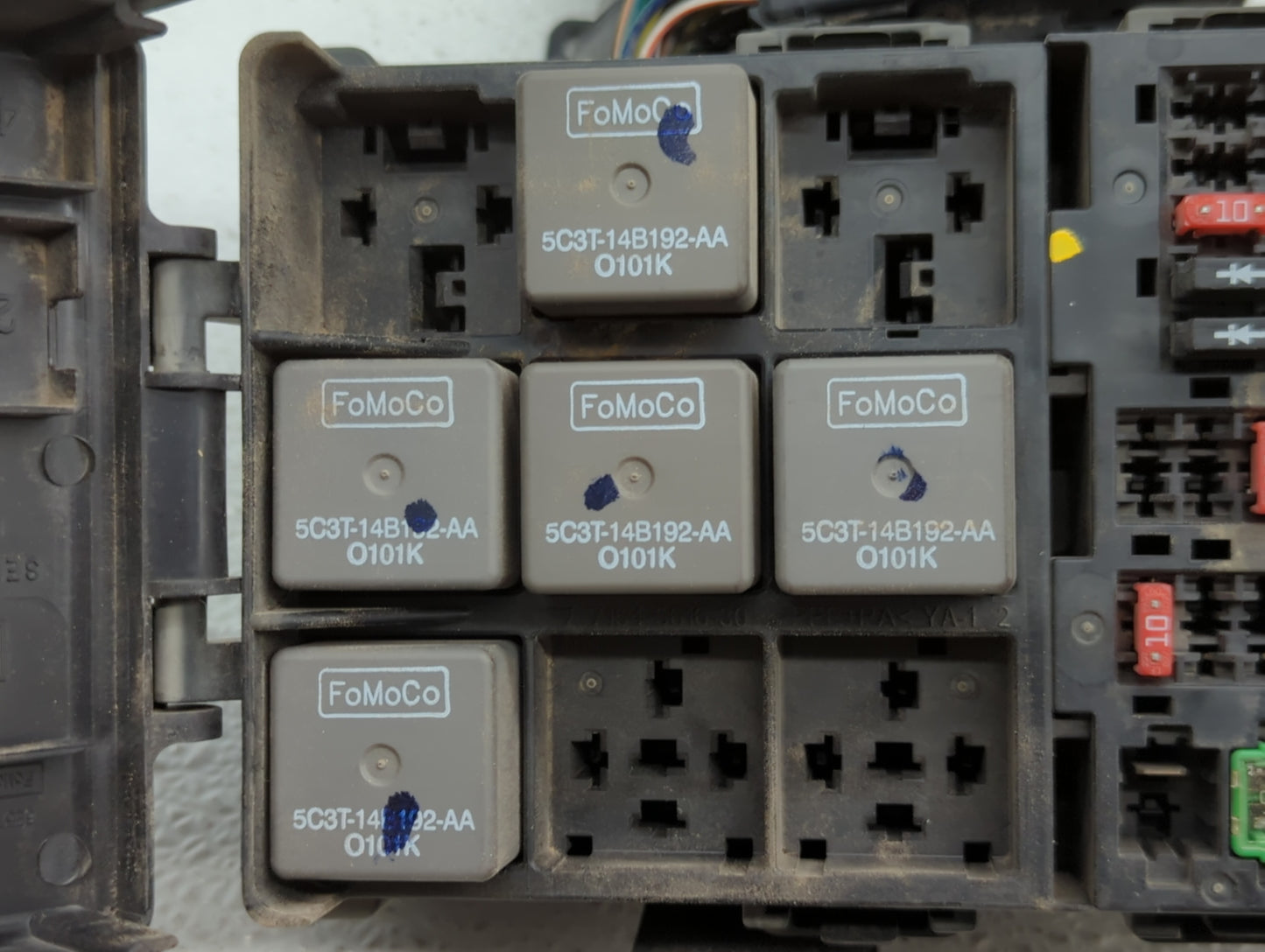 2010-2012 Ford Fusion Fusebox Fuse Box Panel Relay Module P/N:7E5T-14A003-BA AE5T-14290-E Fits Fits 2010 2011 2012 OEM Used 