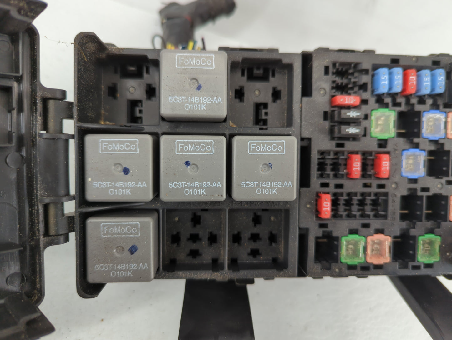 2010-2012 Ford Fusion Fusebox Fuse Box Panel Relay Module P/N:BE5T-14290-E Fits Fits 2010 2011 2012 OEM Used Auto Parts - Oe