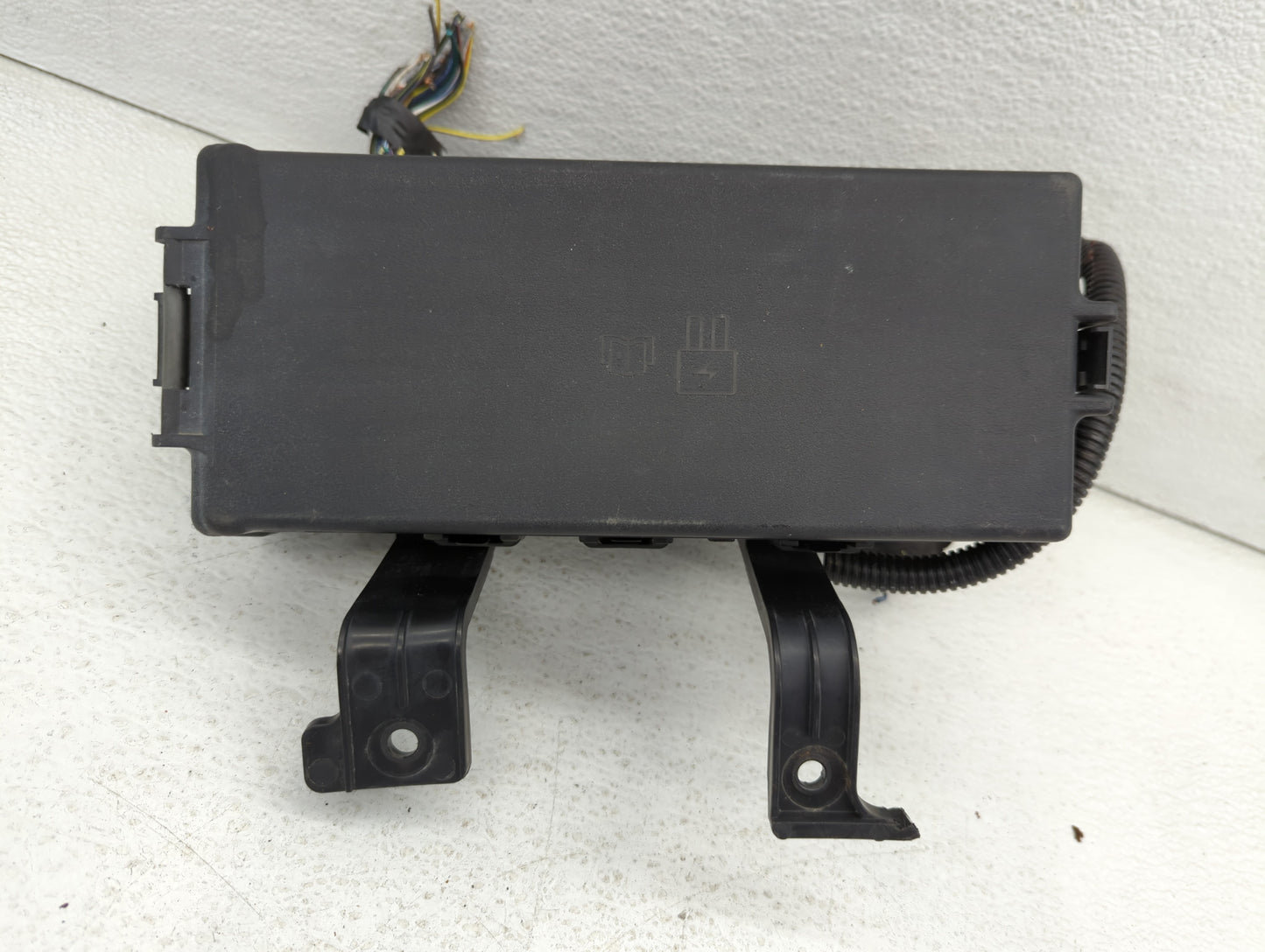 2010-2012 Ford Fusion Fusebox Fuse Box Panel Relay Module P/N:54-8799-30 Fits Fits 2010 2011 2012 OEM Used Auto Parts - Oemu