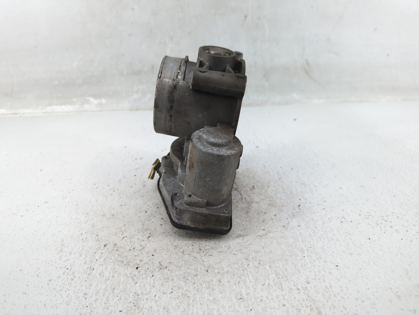 2010-2012 Ford Fusion Throttle Body P/N:DS7Z-D Fits Fits 2009 2010 2011 2012 OEM Used Auto Parts - Oemusedautoparts1.com