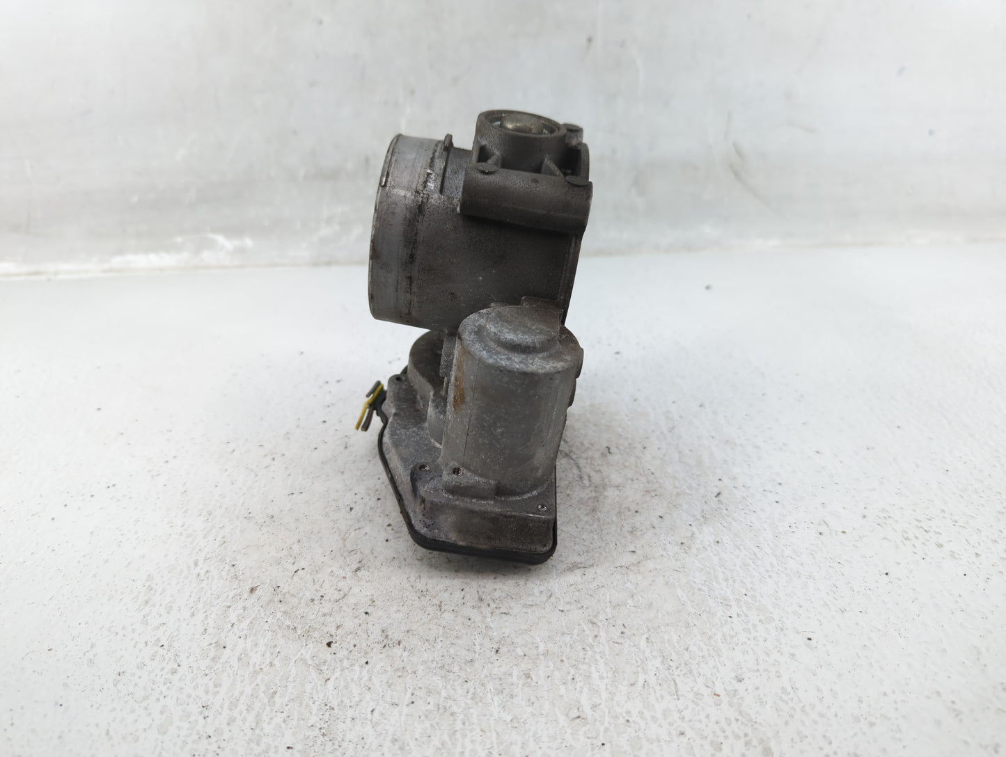 2010-2012 Ford Fusion Throttle Body P/N:DS7Z-D Fits Fits 2009 2010 2011 2012 OEM Used Auto Parts - Oemusedautoparts1.com