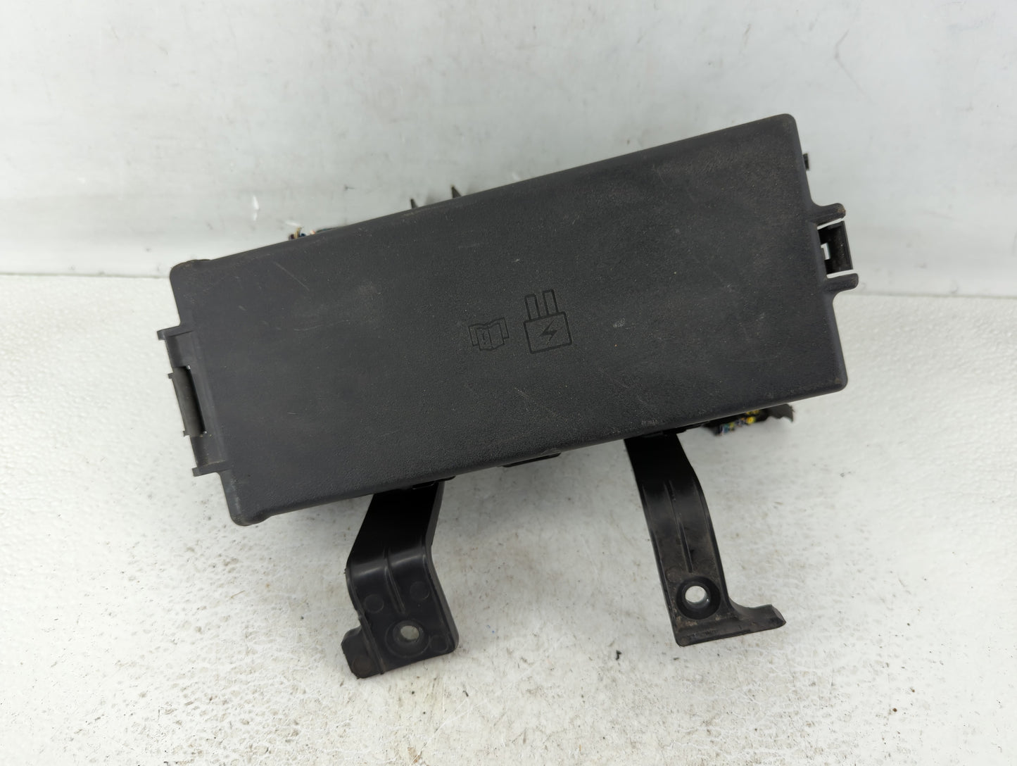 2010-2012 Ford Fusion Fusebox Fuse Box Panel Relay Module P/N:BE5T-14290-E Fits Fits 2010 2011 2012 OEM Used Auto Parts - Oe