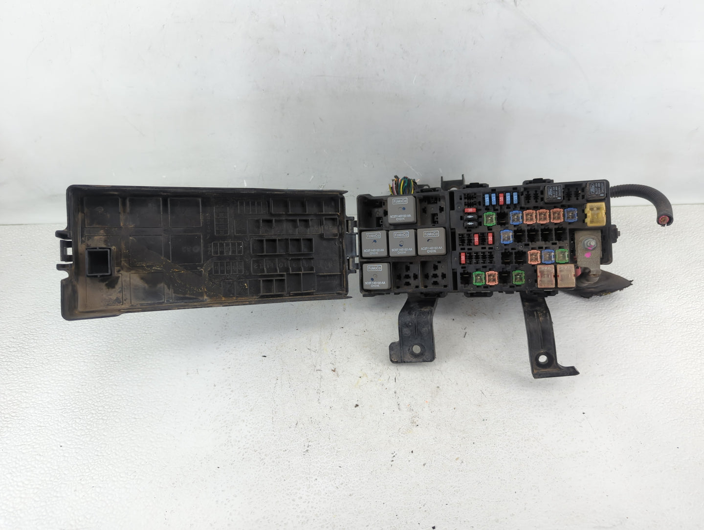 2010-2012 Ford Fusion Fusebox Fuse Box Panel Relay Module P/N:BE5T-14290-E Fits Fits 2010 2011 2012 OEM Used Auto Parts - Oe
